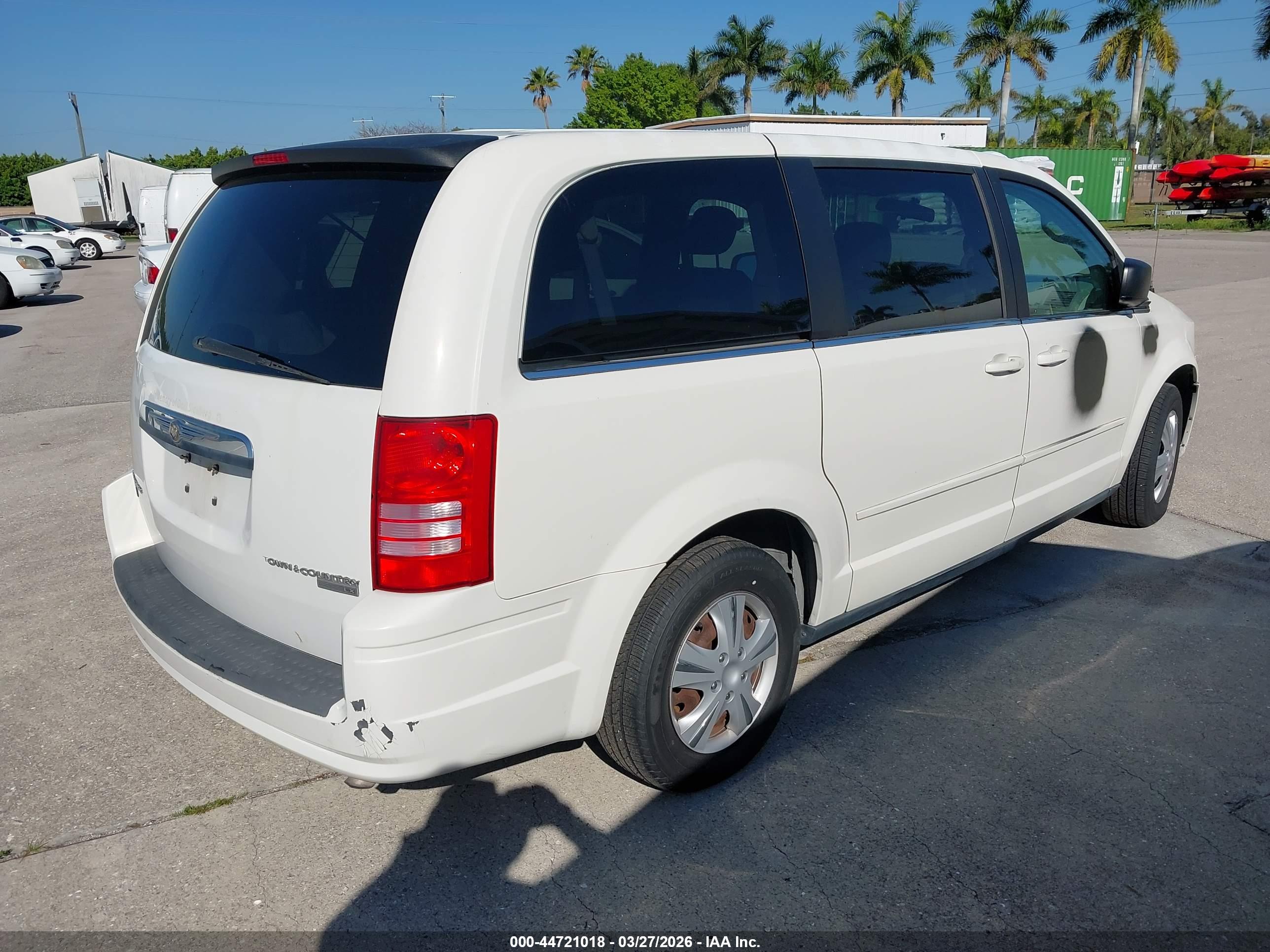 CHRYSLER TOWN image 4