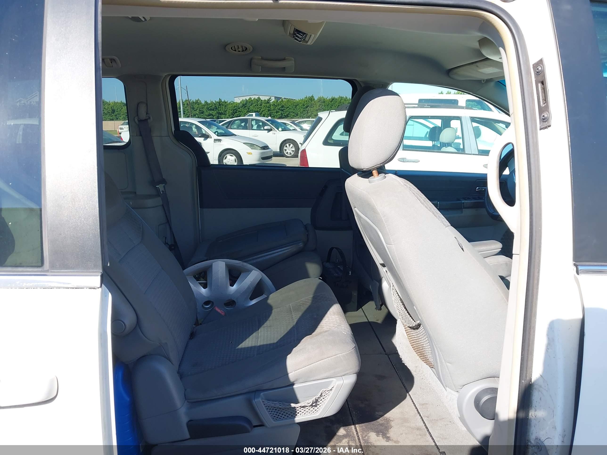 CHRYSLER TOWN image 8