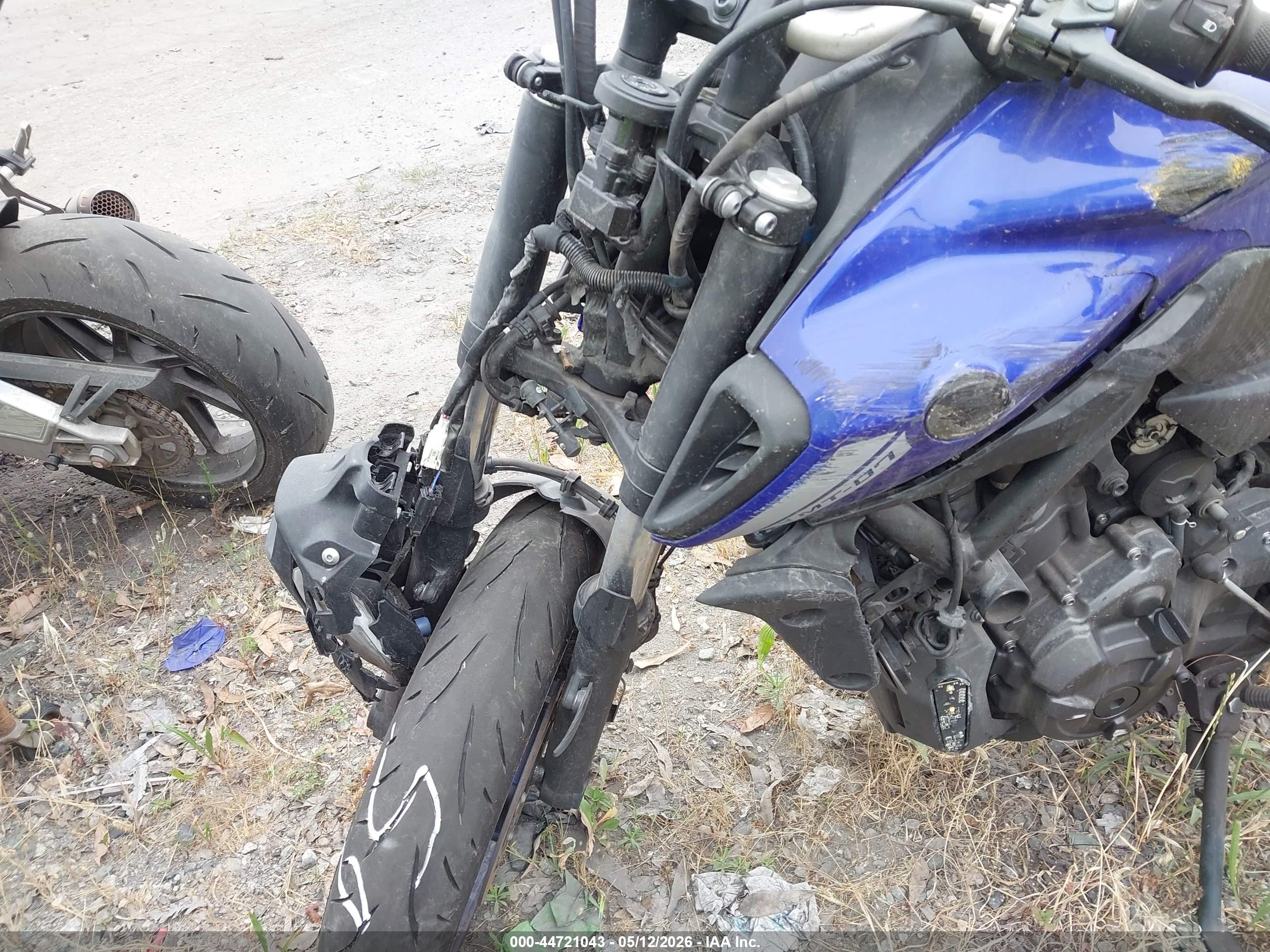 YAMAHA MT07 image 2