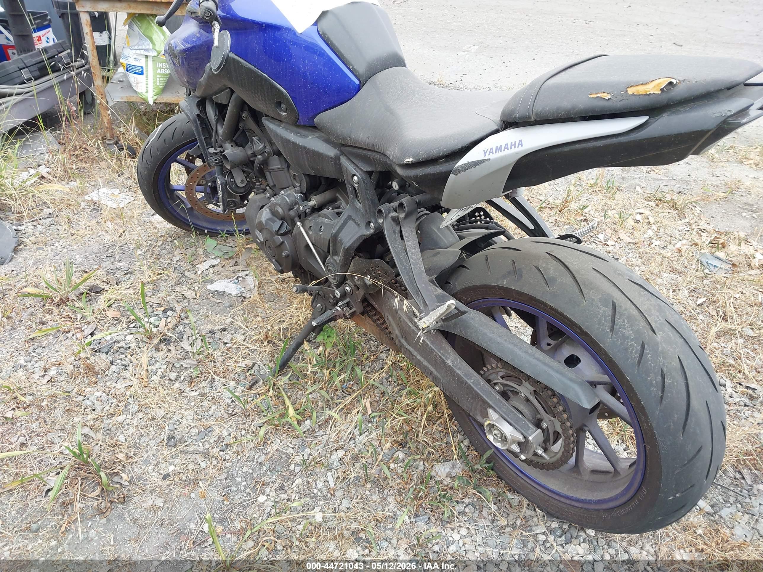 YAMAHA MT07 image 3
