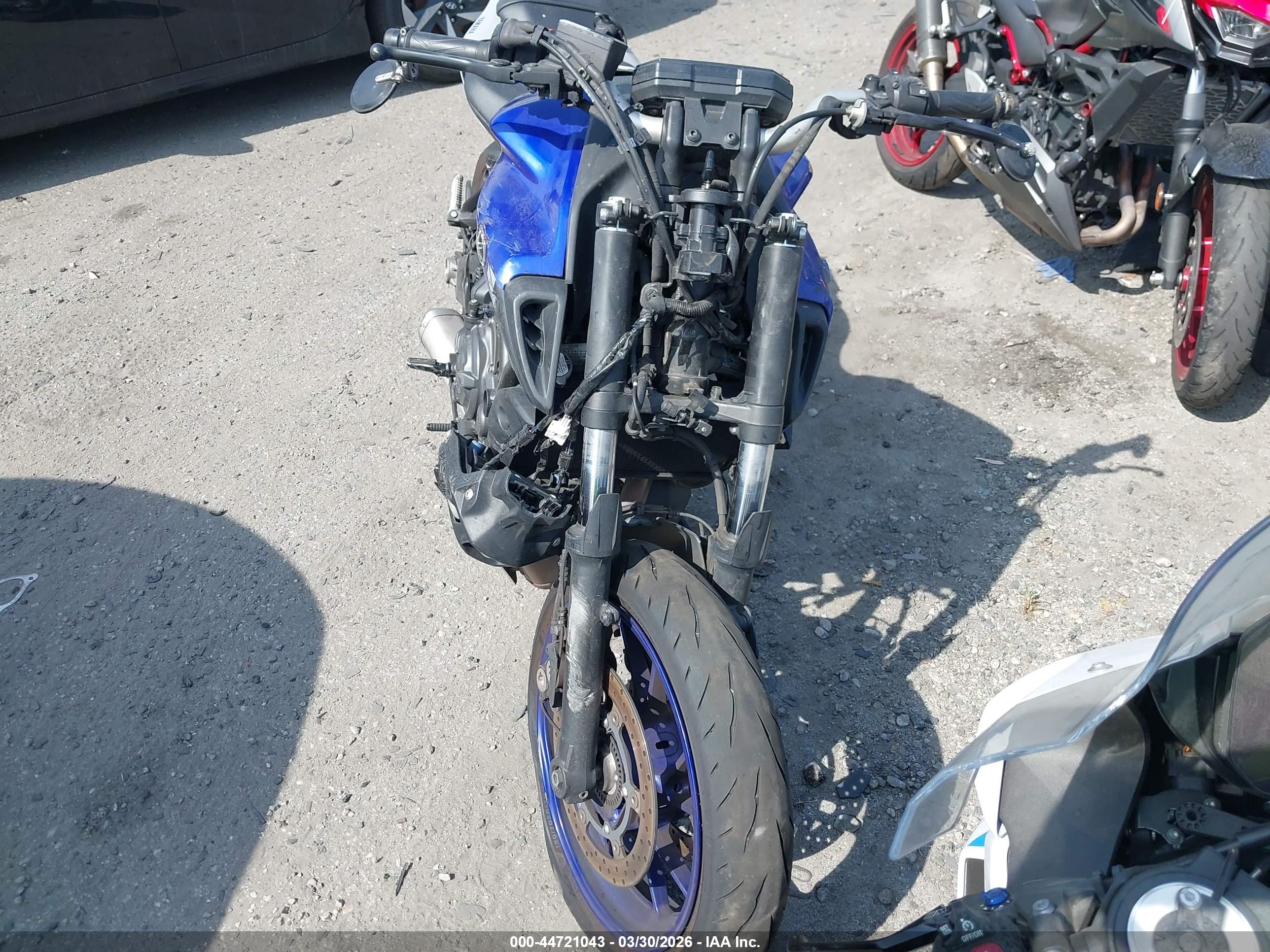 YAMAHA MT07 image 5