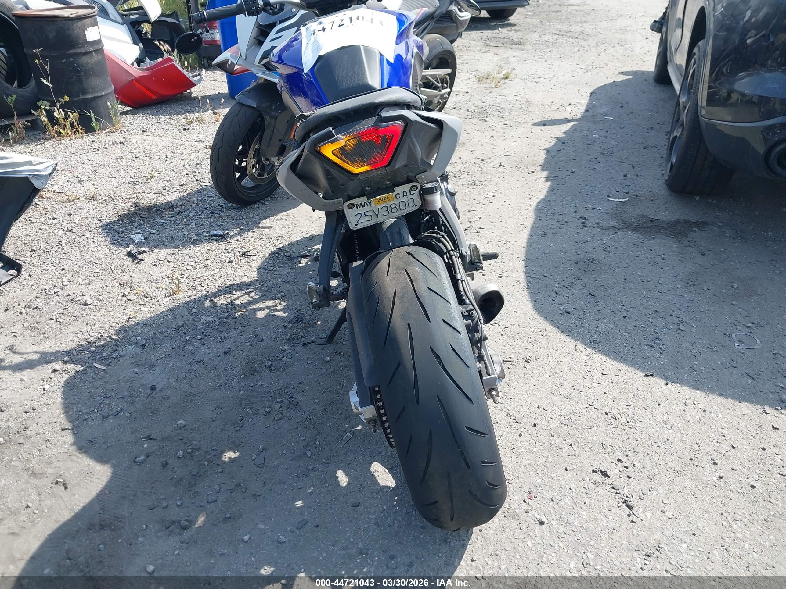 YAMAHA MT07 image 6