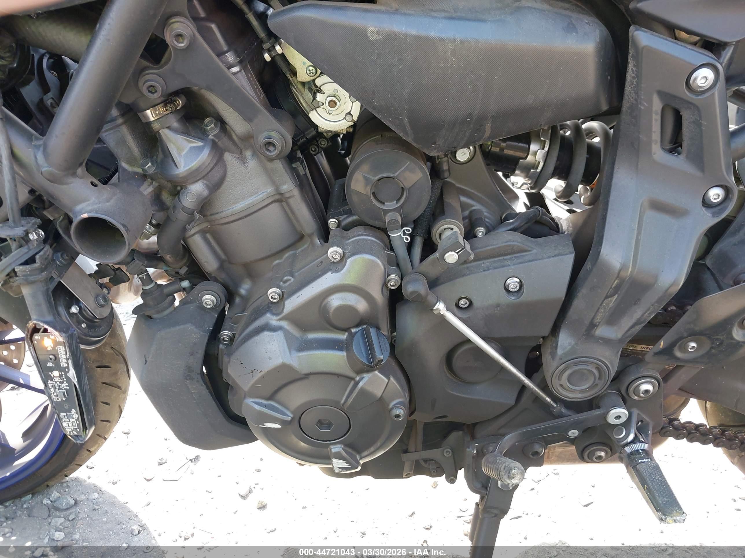 YAMAHA MT07 image 9