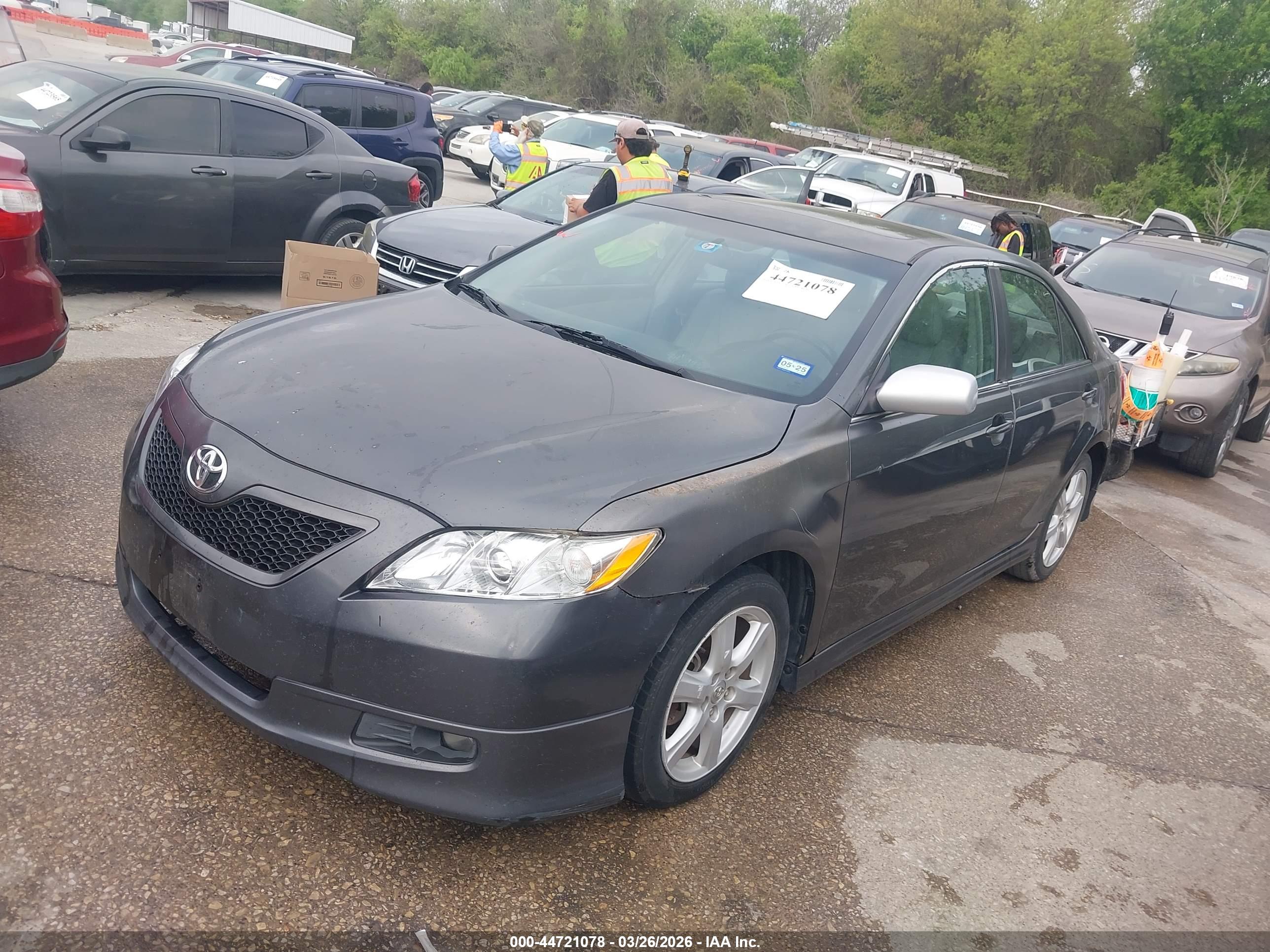 TOYOTA CAMRY image 2