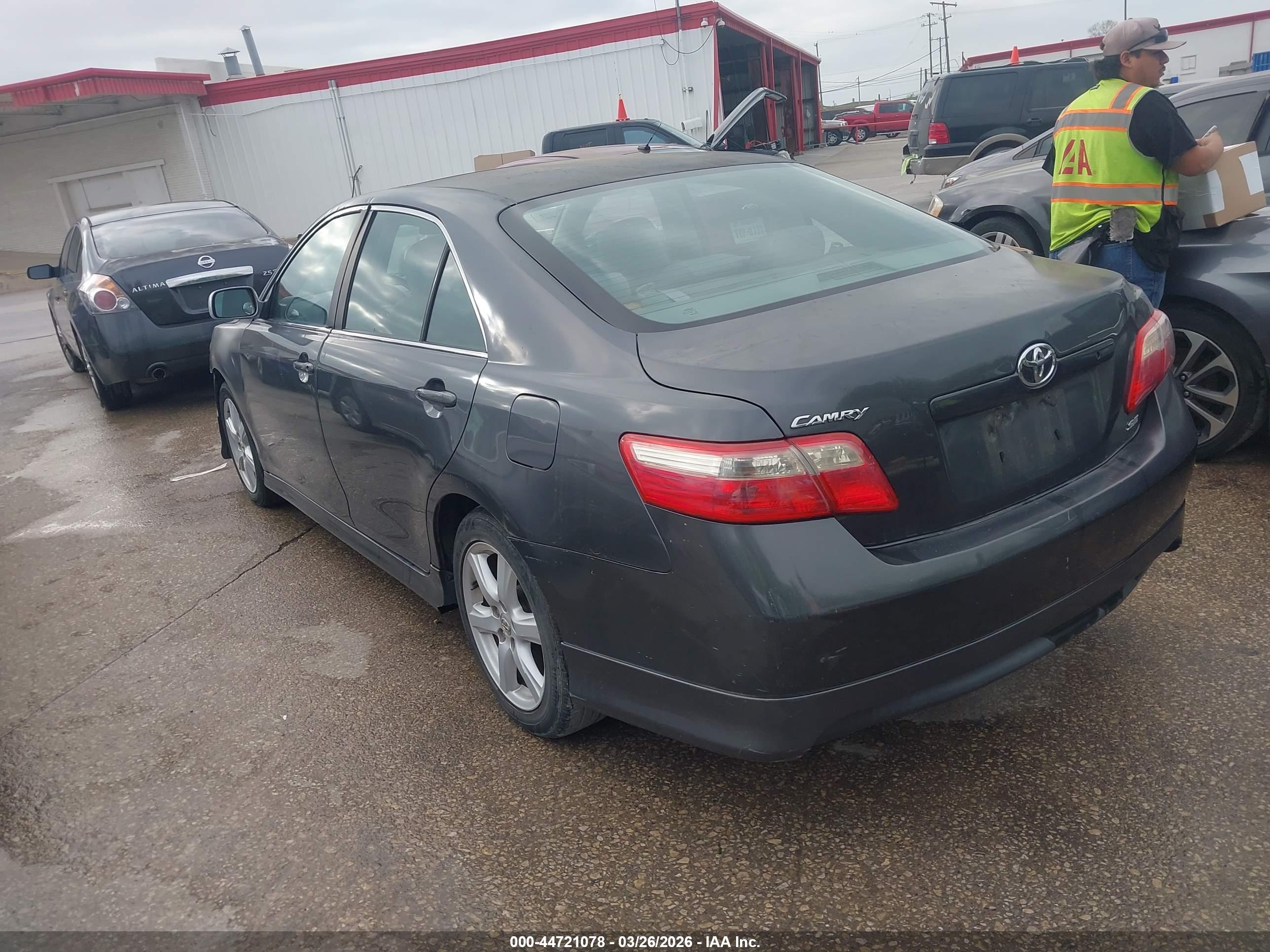 TOYOTA CAMRY image 3