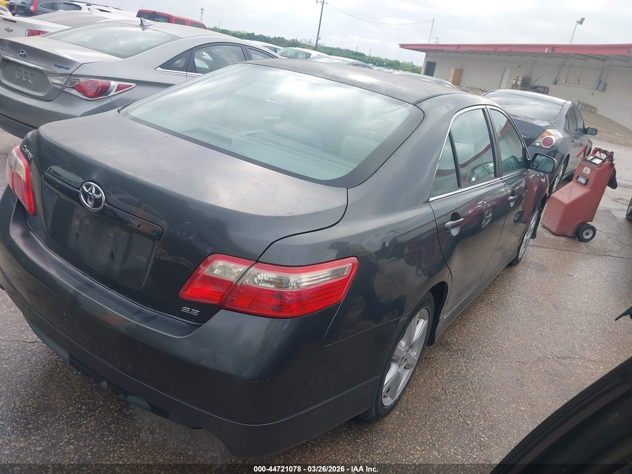 TOYOTA CAMRY image 4