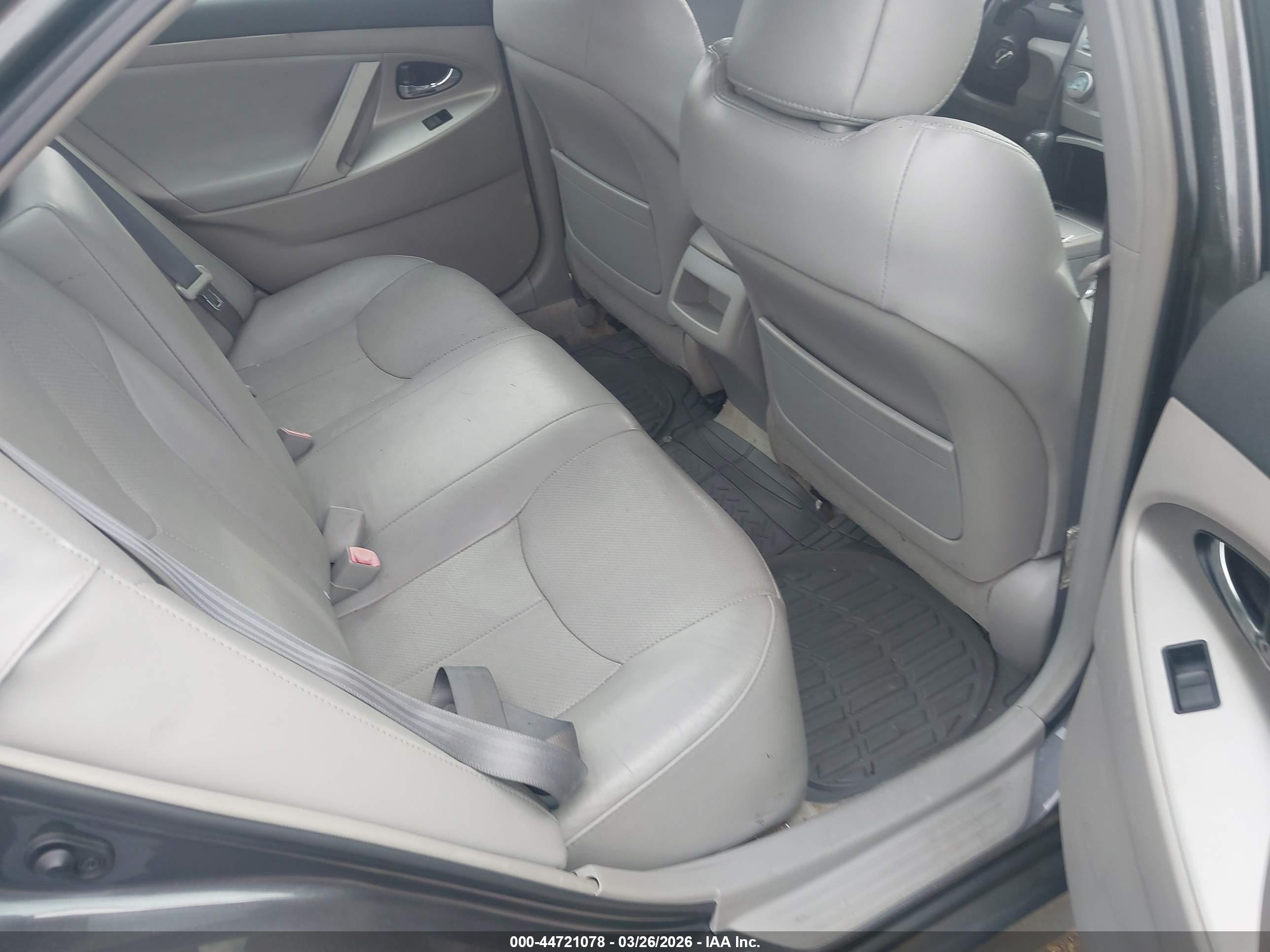 TOYOTA CAMRY image 8