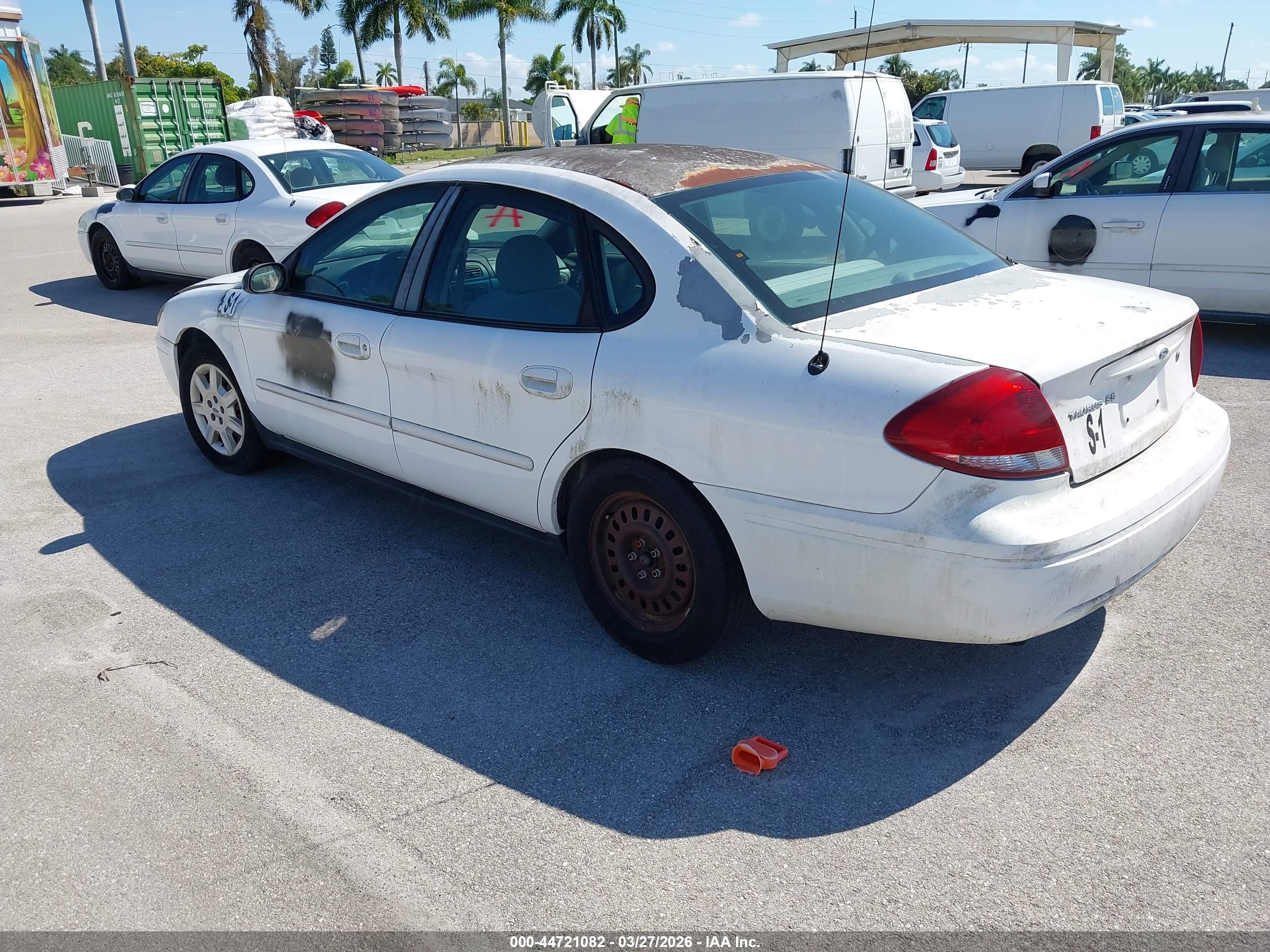 FORD TAURUS image 3