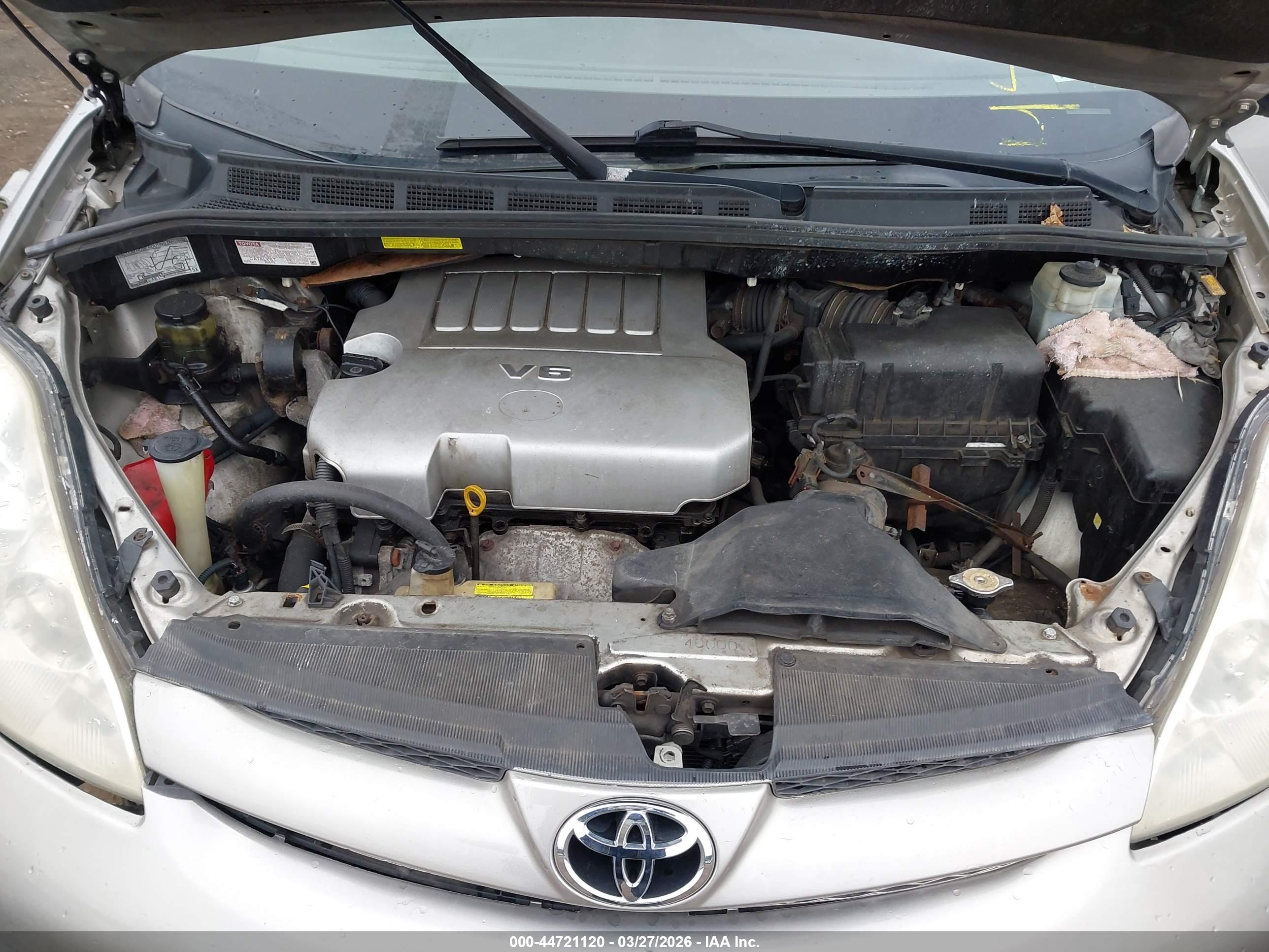 TOYOTA SIENNA image 10