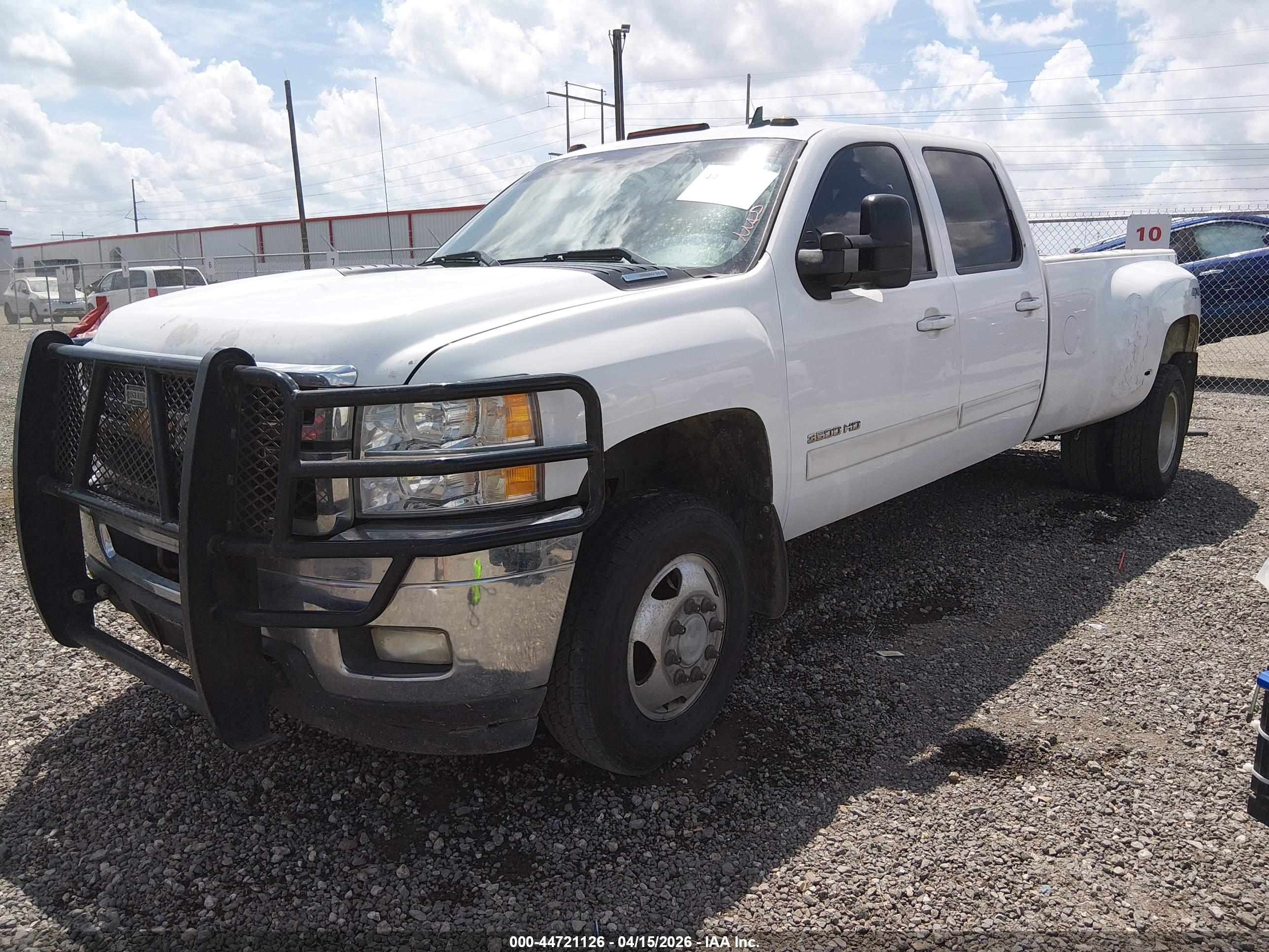 CHEVROLET SILVERADO image 2
