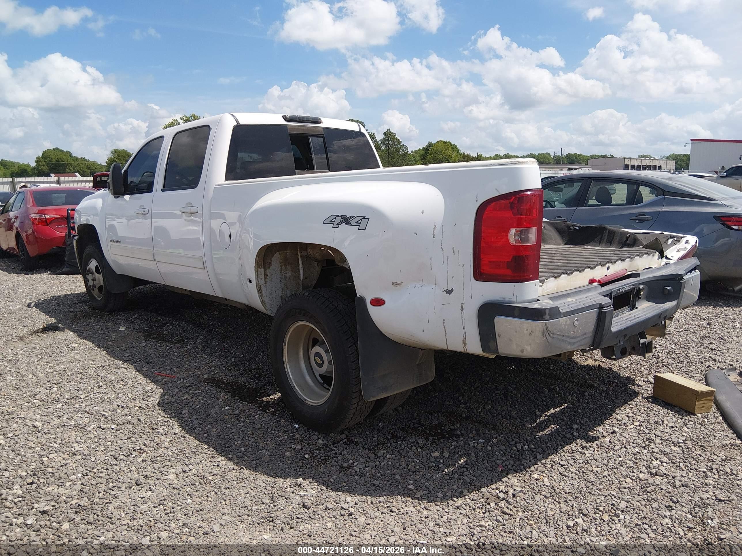 CHEVROLET SILVERADO image 3