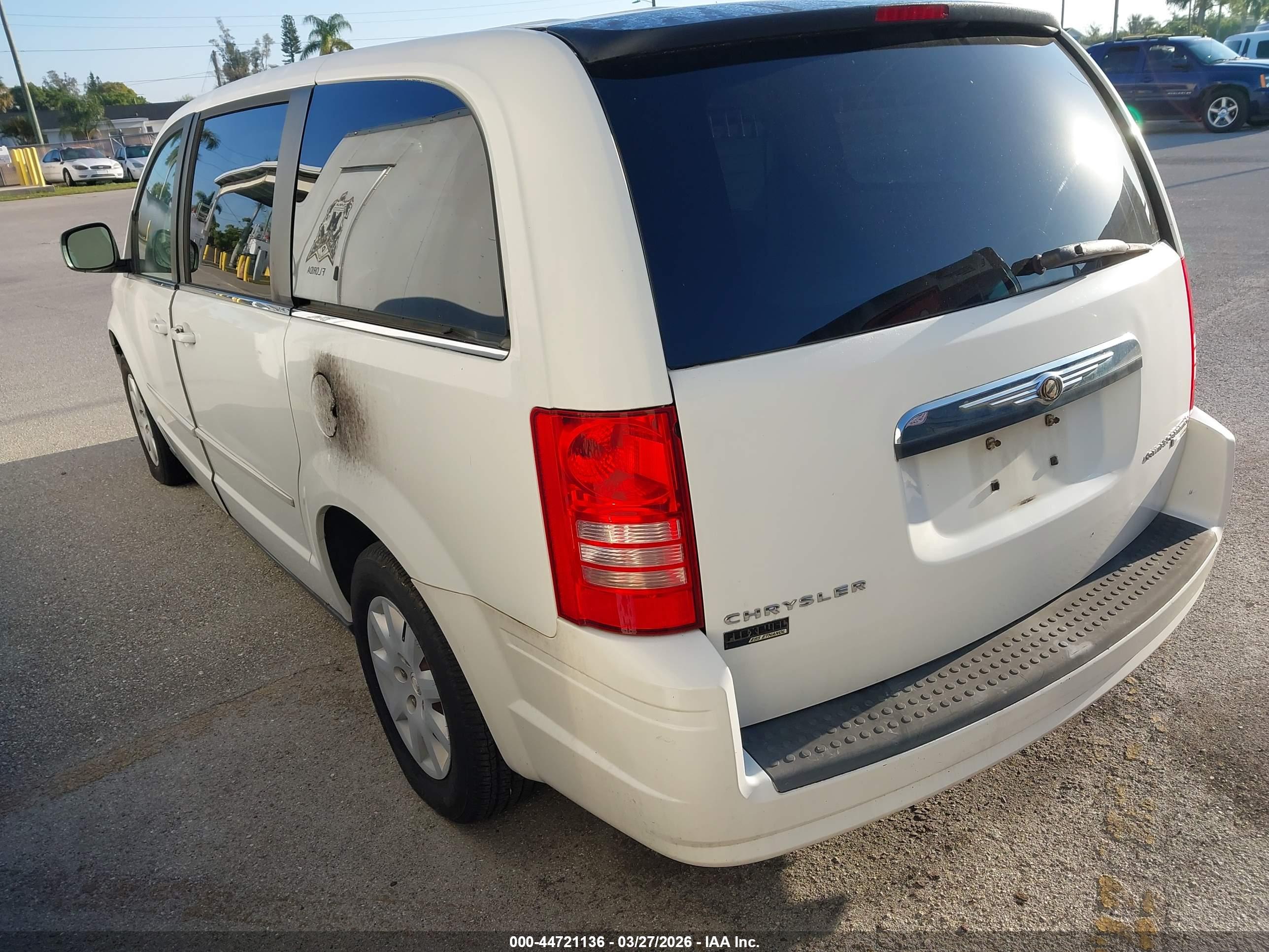 CHRYSLER TOWN image 3