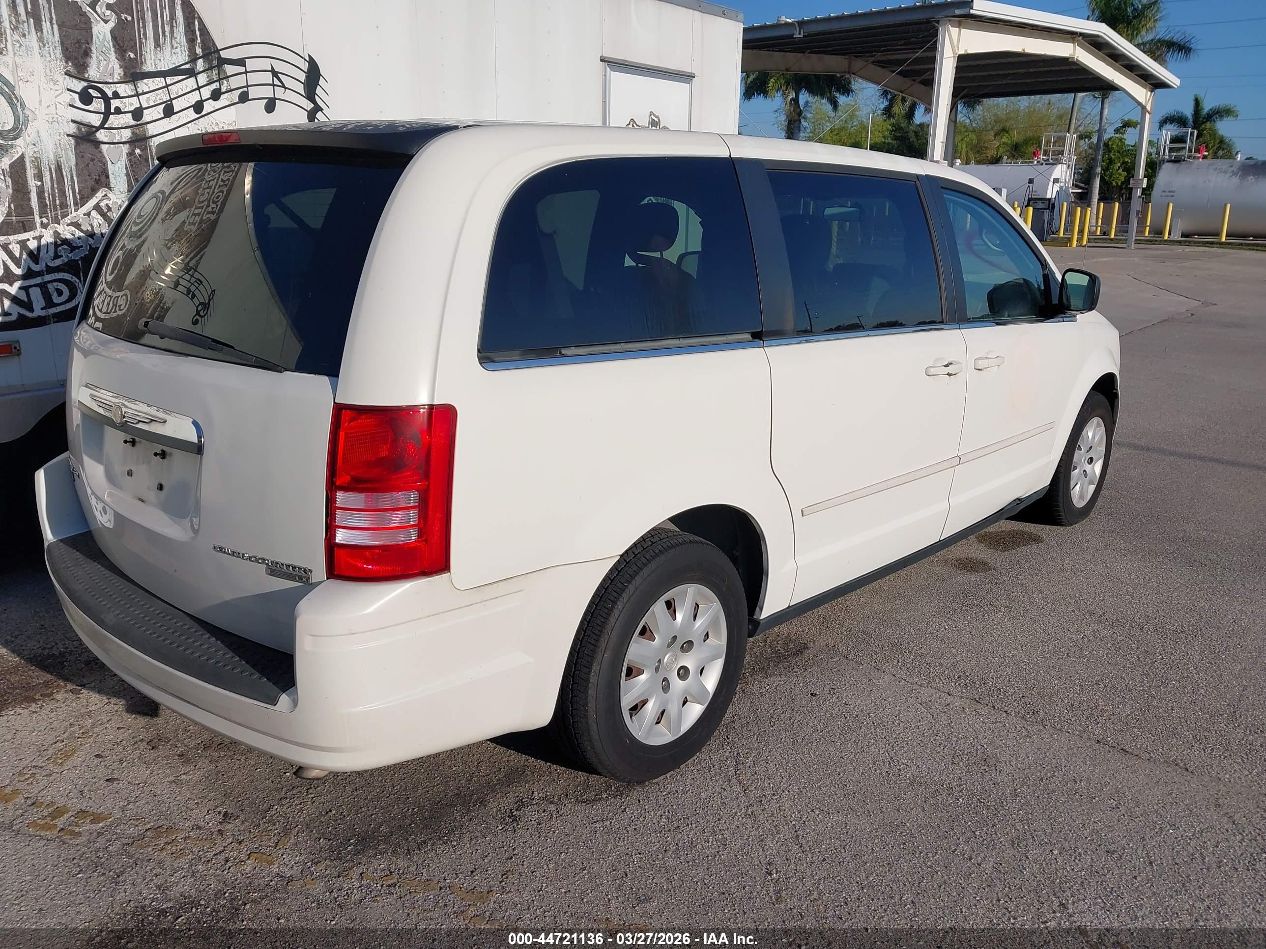 CHRYSLER TOWN image 4