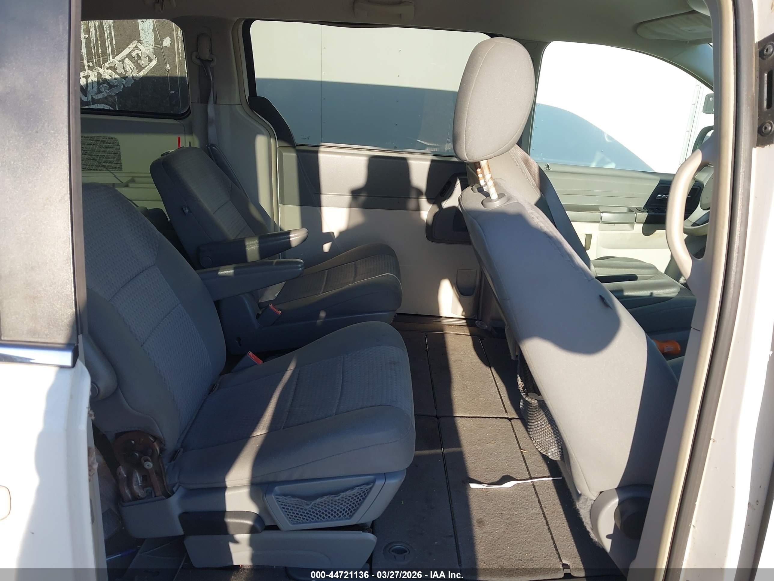 CHRYSLER TOWN image 8