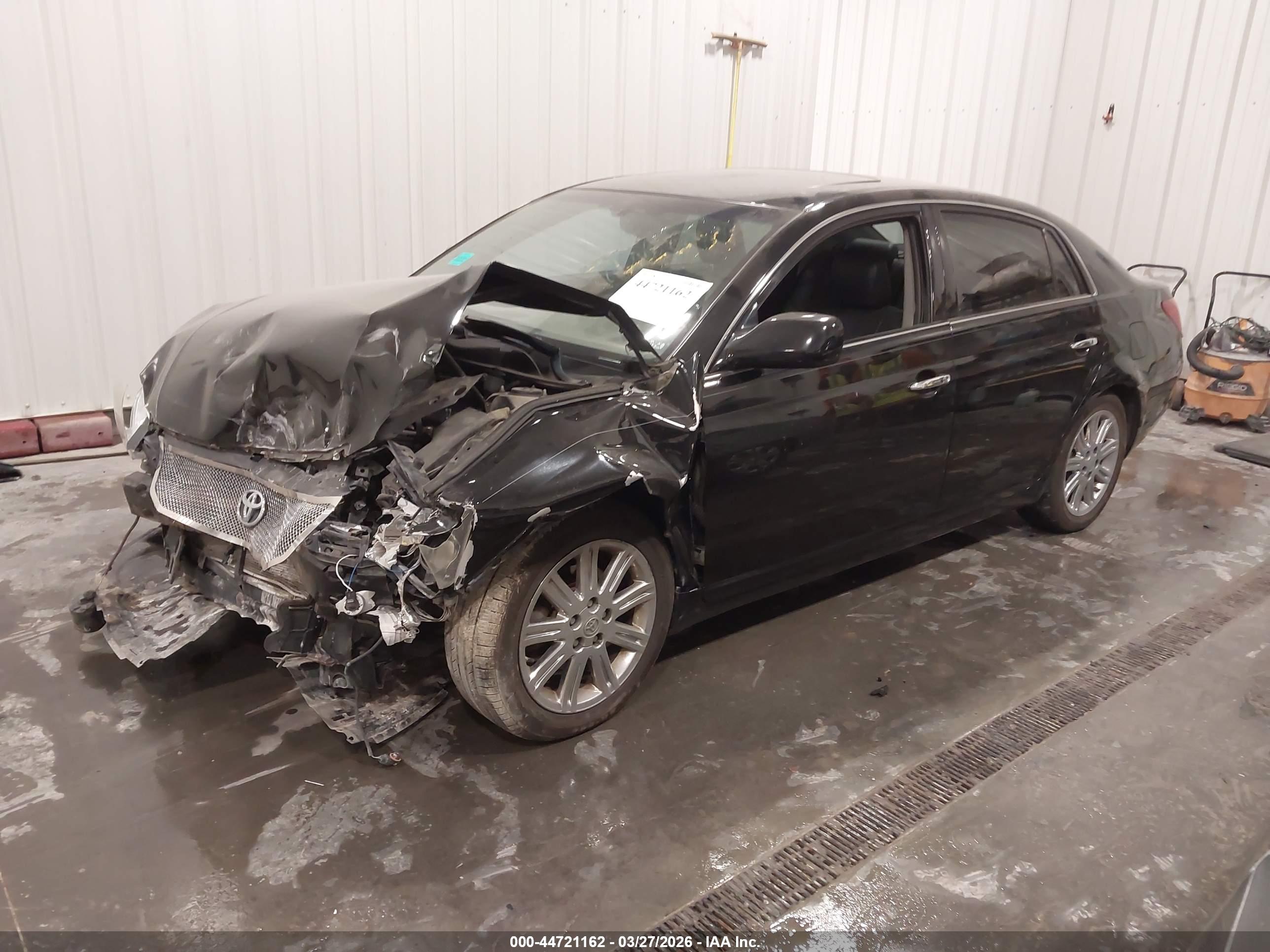 TOYOTA AVALON image 2