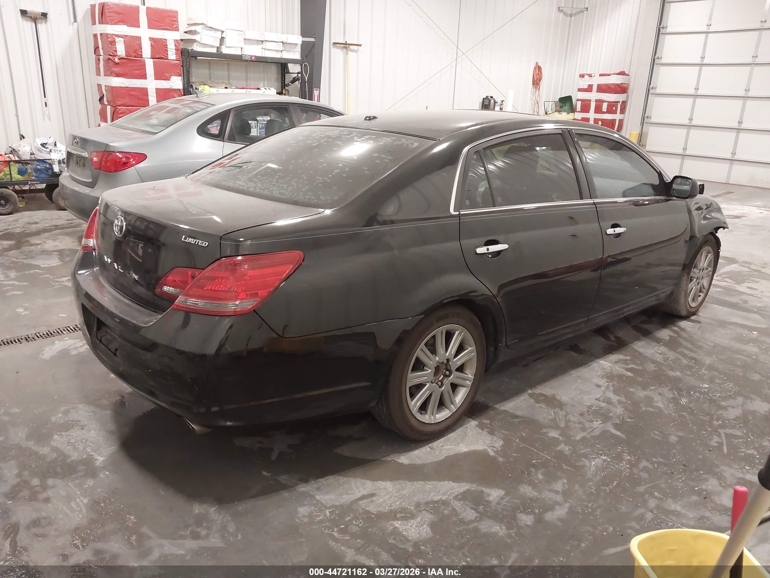 TOYOTA AVALON image 4