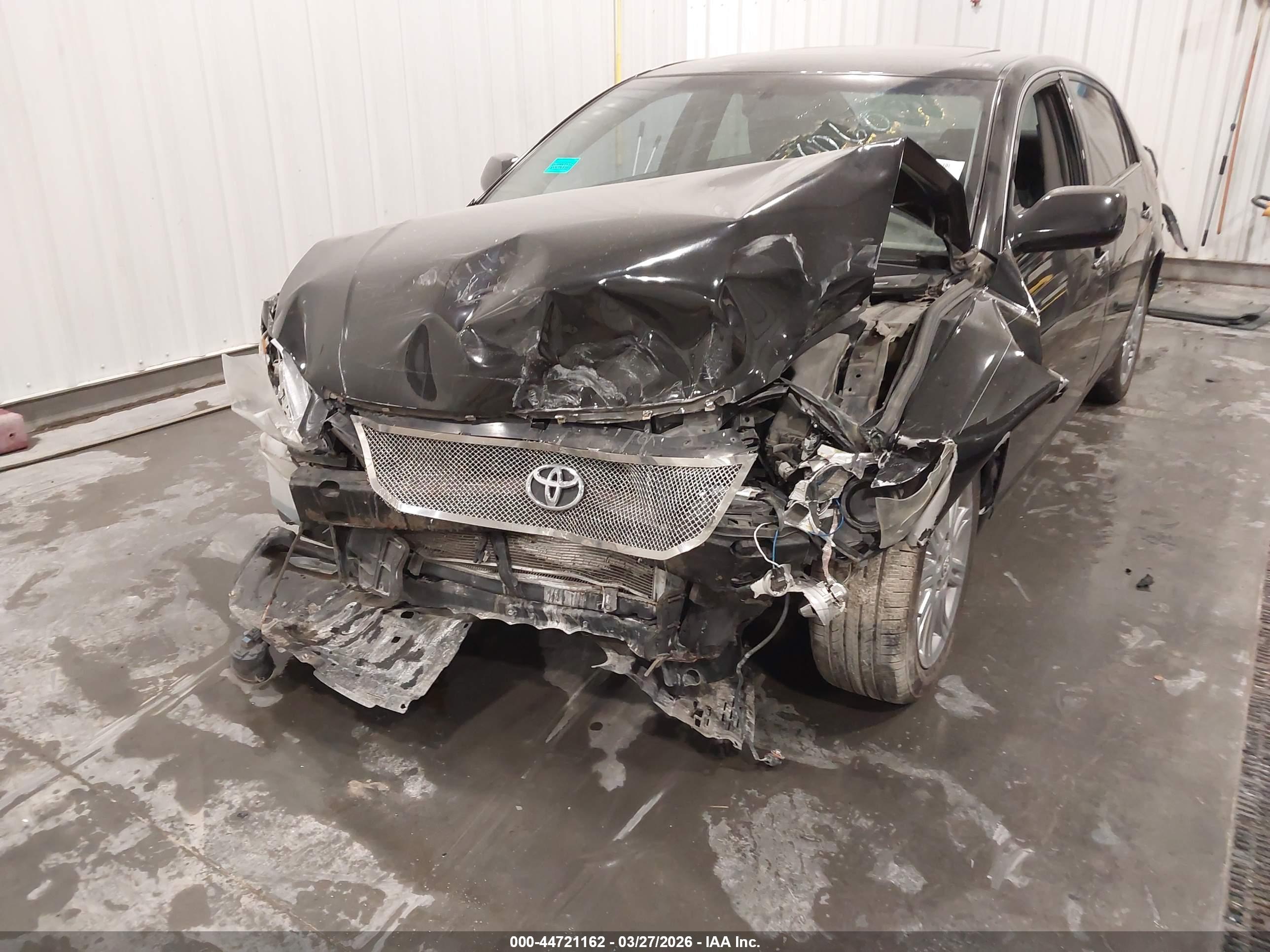 TOYOTA AVALON image 6