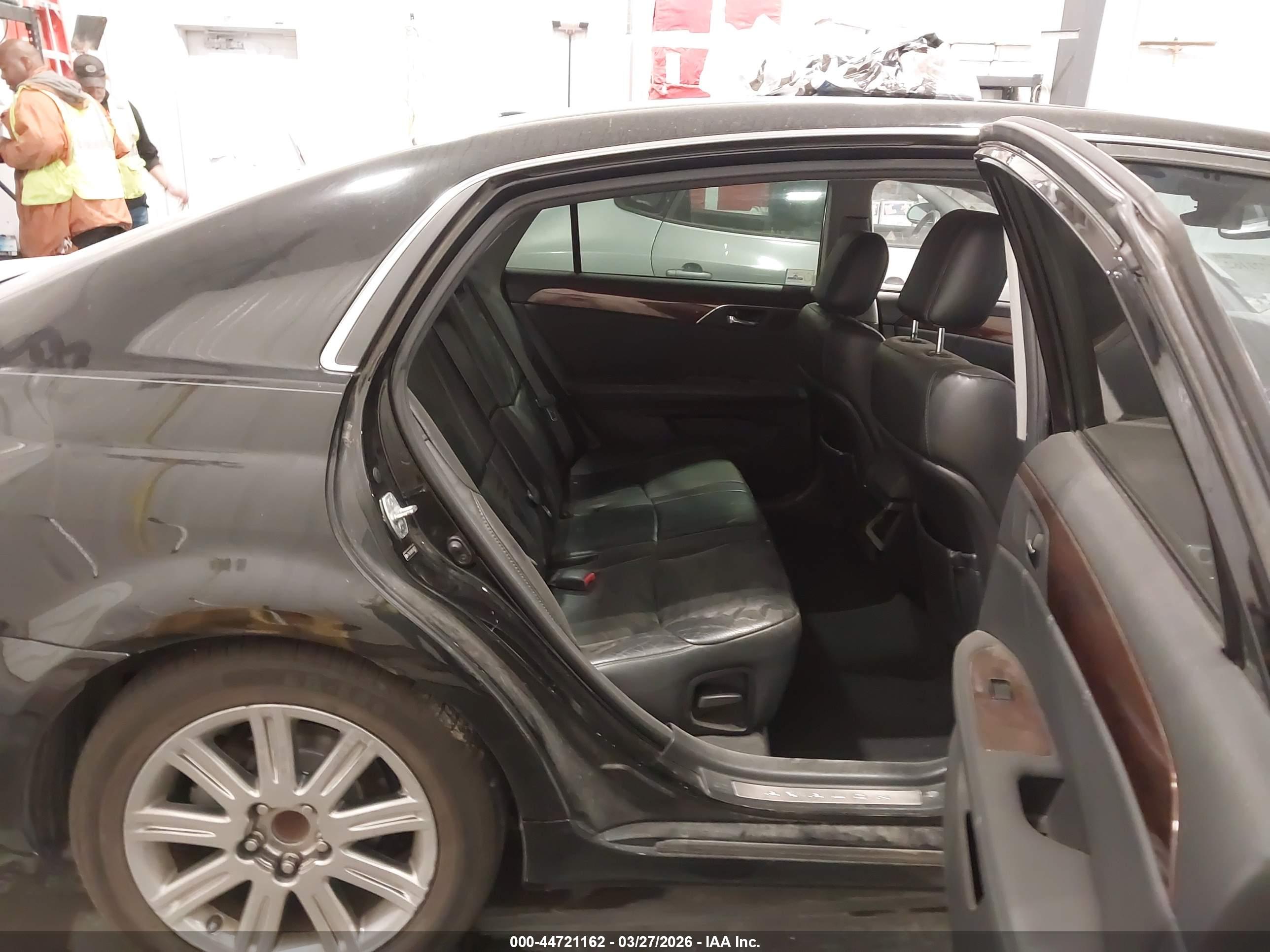 TOYOTA AVALON image 8