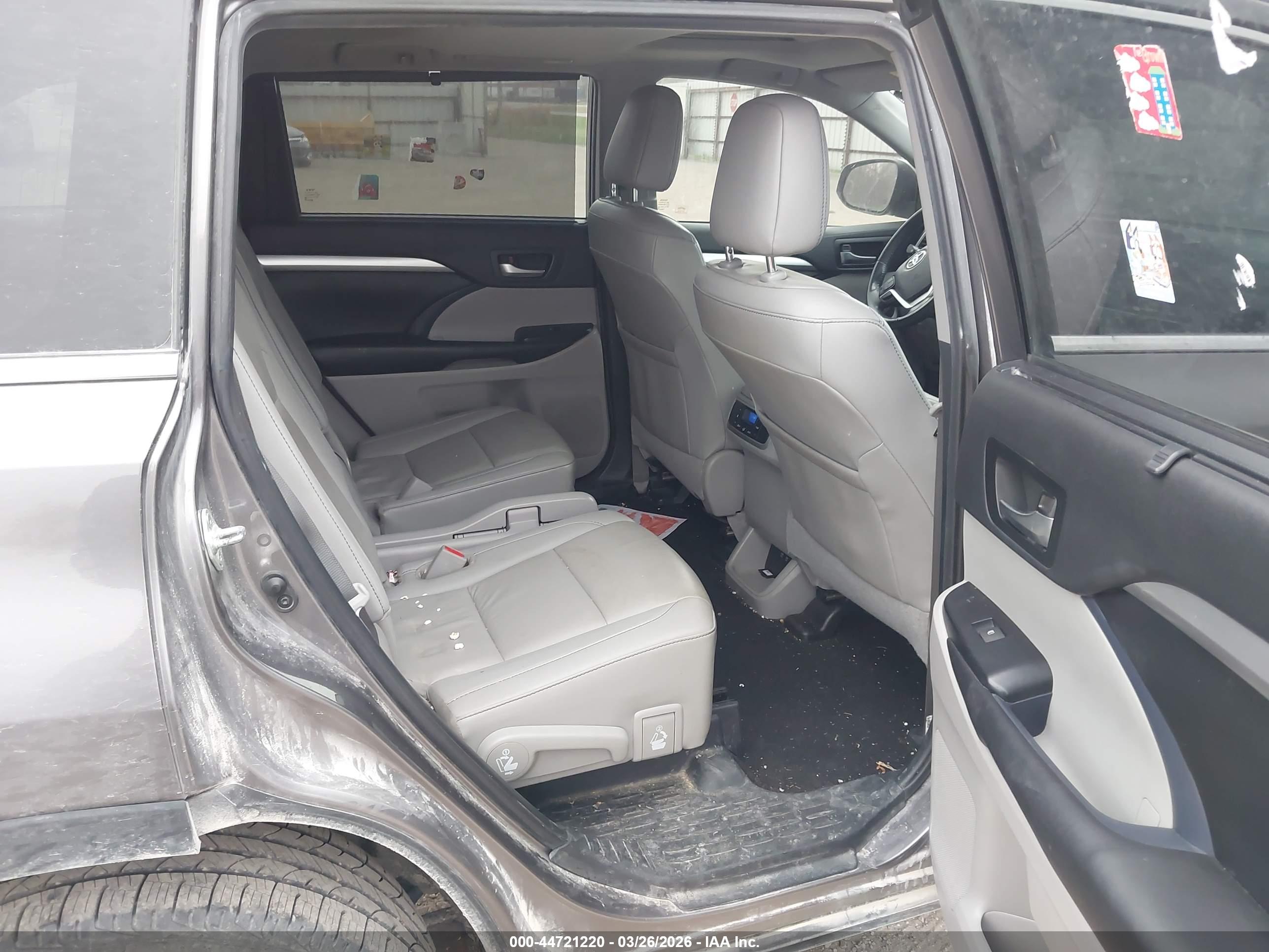 TOYOTA HIGHLANDER image 8