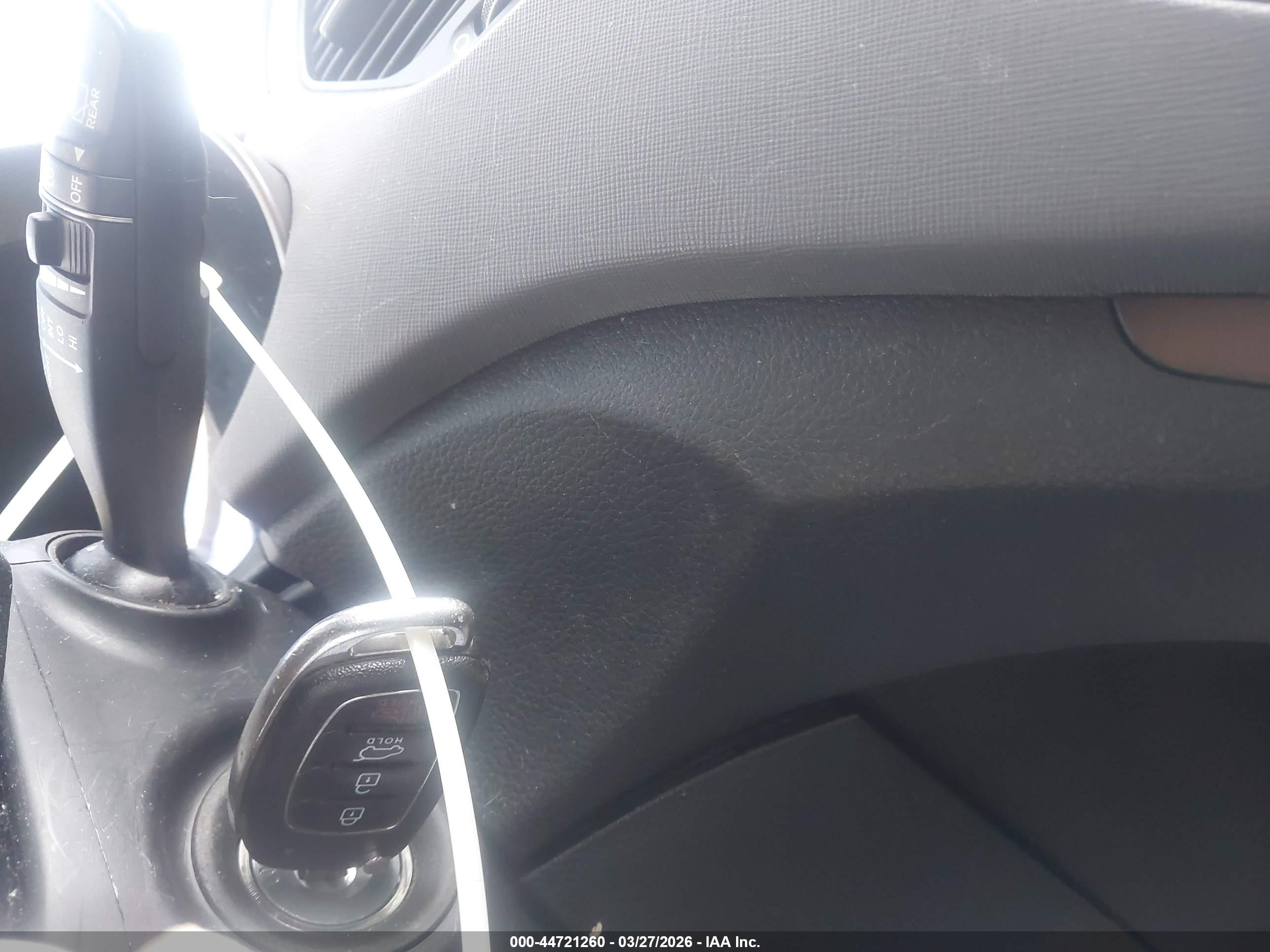 HYUNDAI SANTA image 11