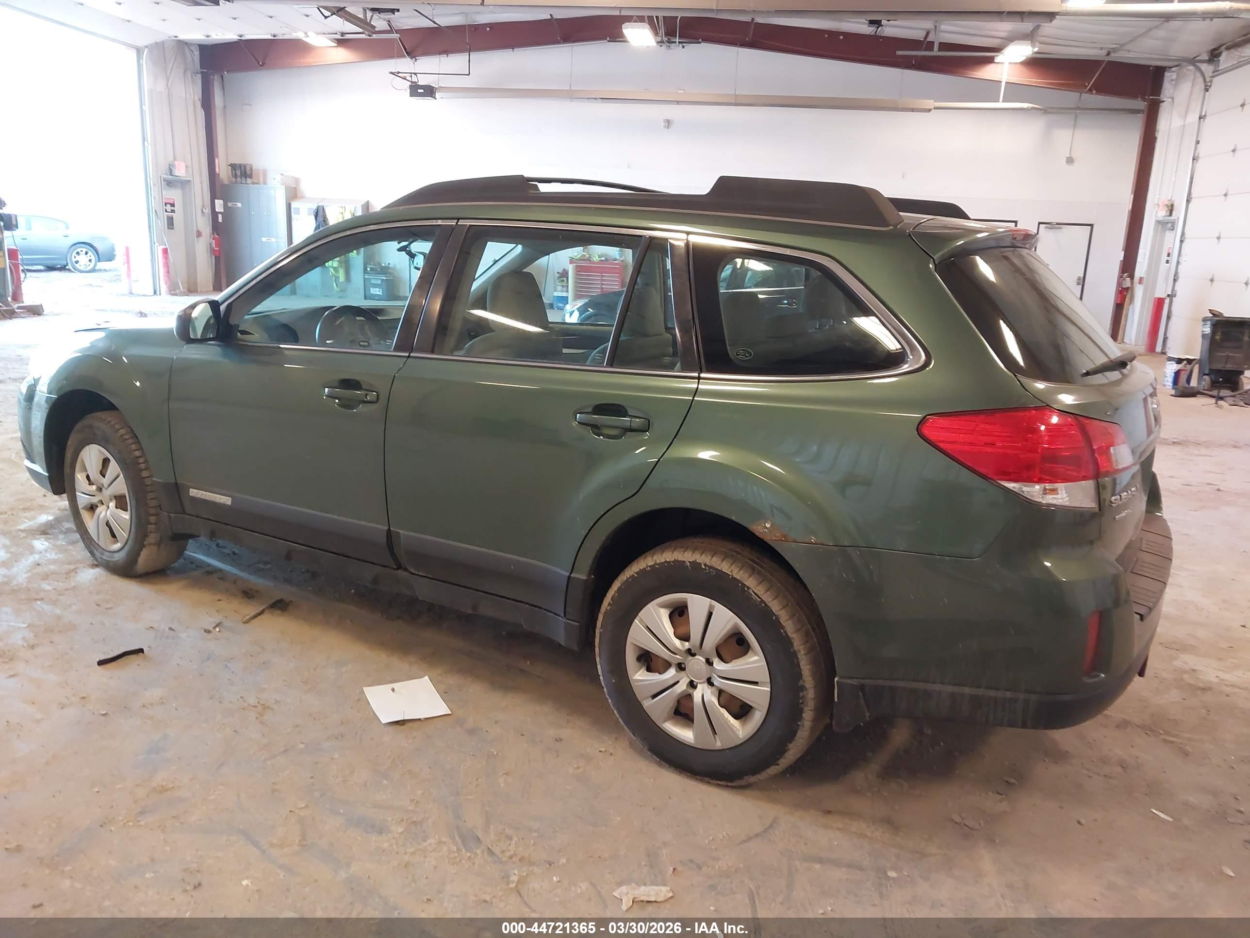 SUBARU OUTBACK image 3