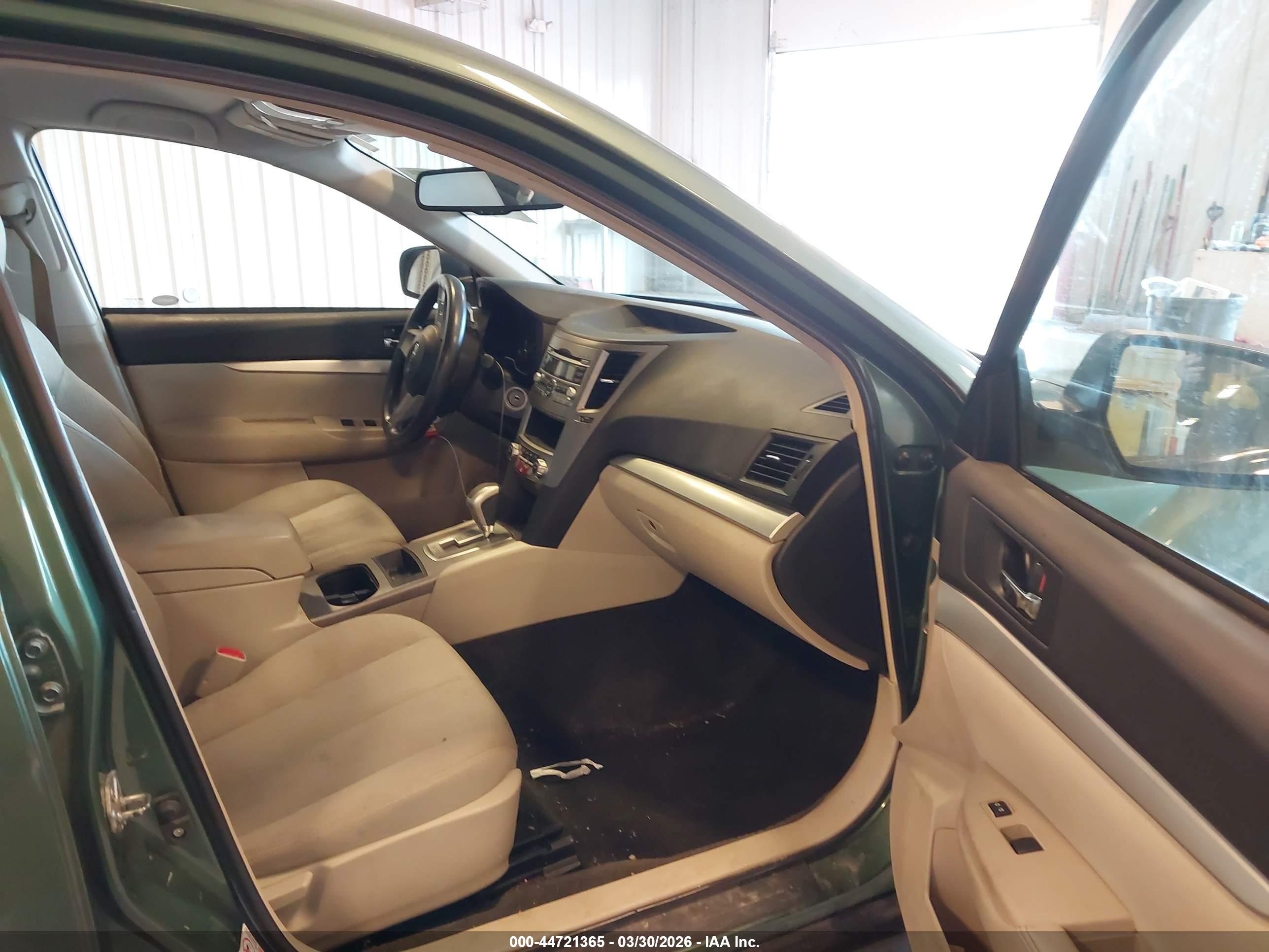SUBARU OUTBACK image 5