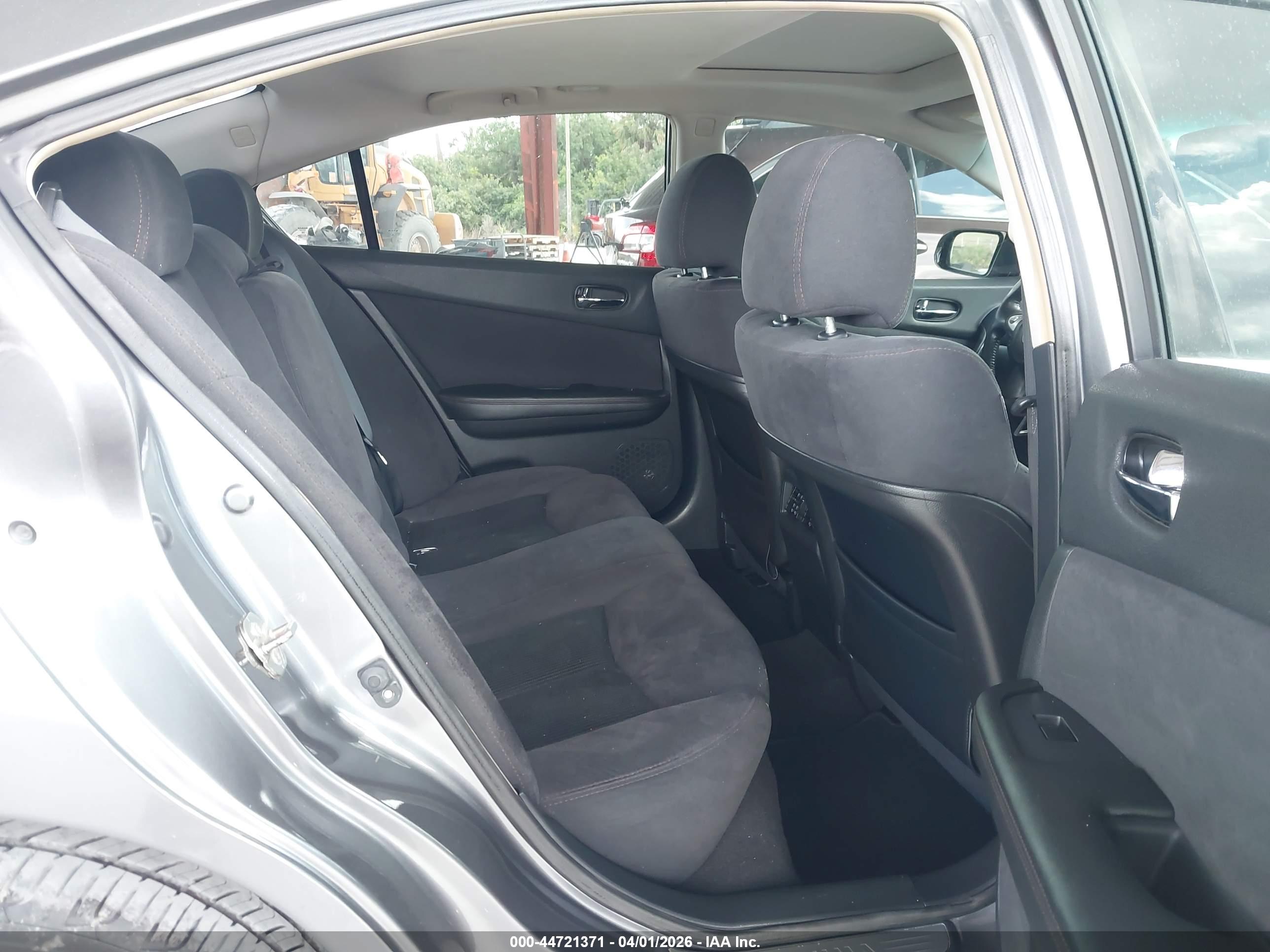 NISSAN MAXIMA image 8