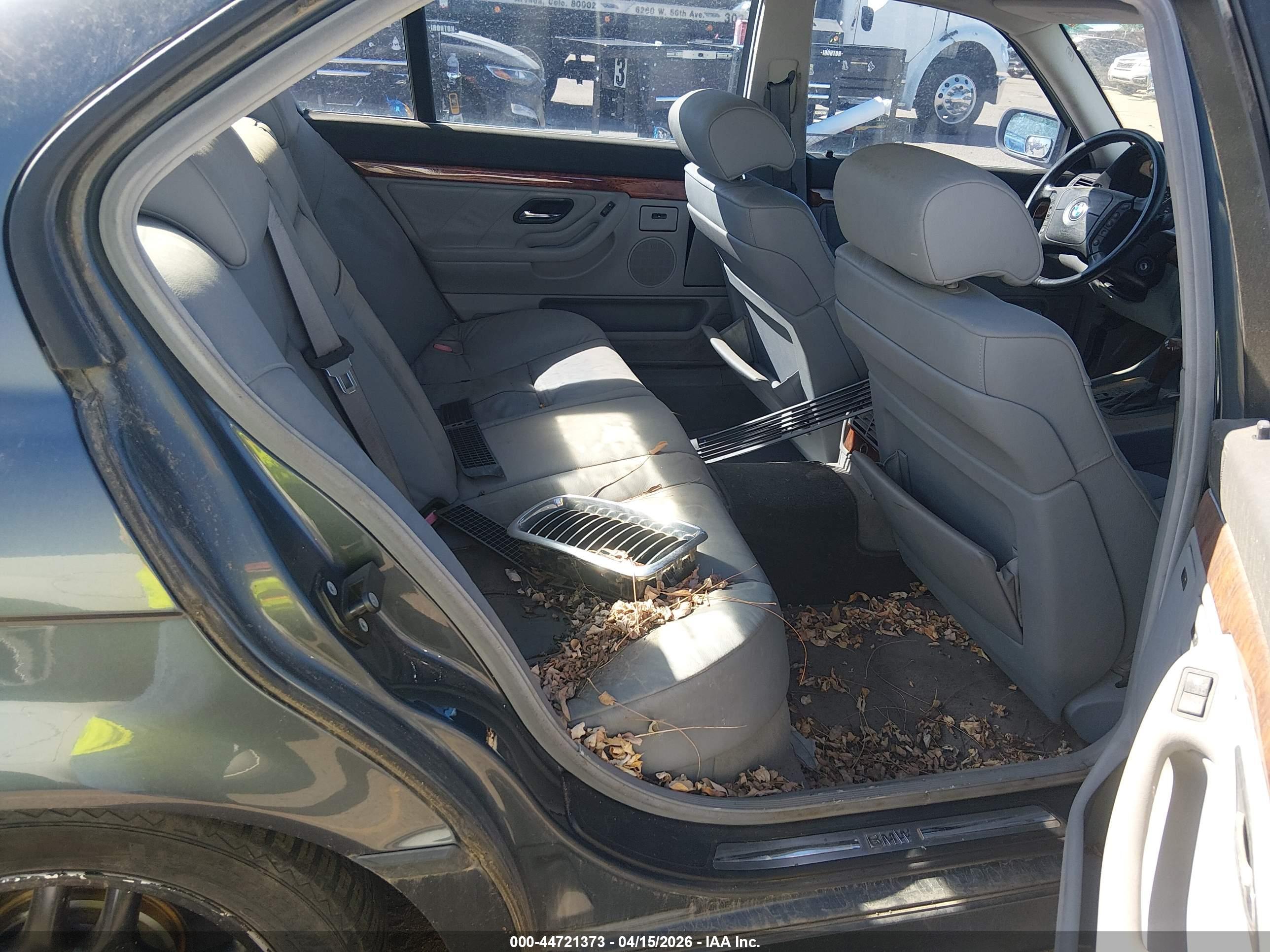 BMW 740IL image 8