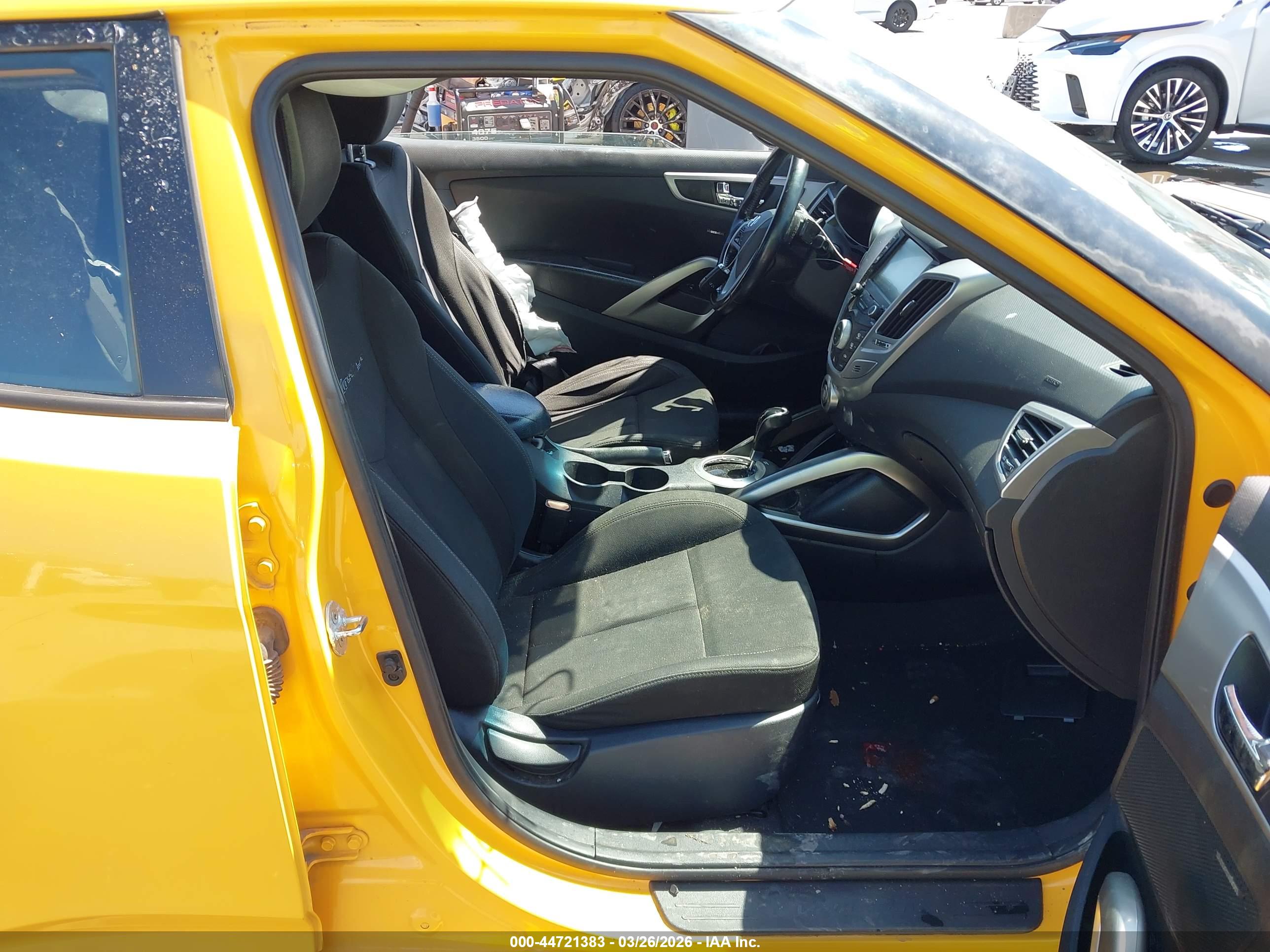 HYUNDAI VELOSTER image 5