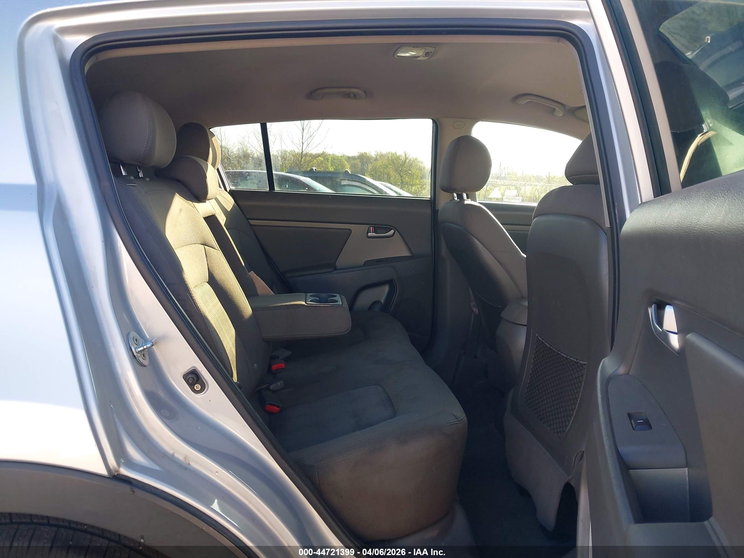 KIA SPORTAGE image 8