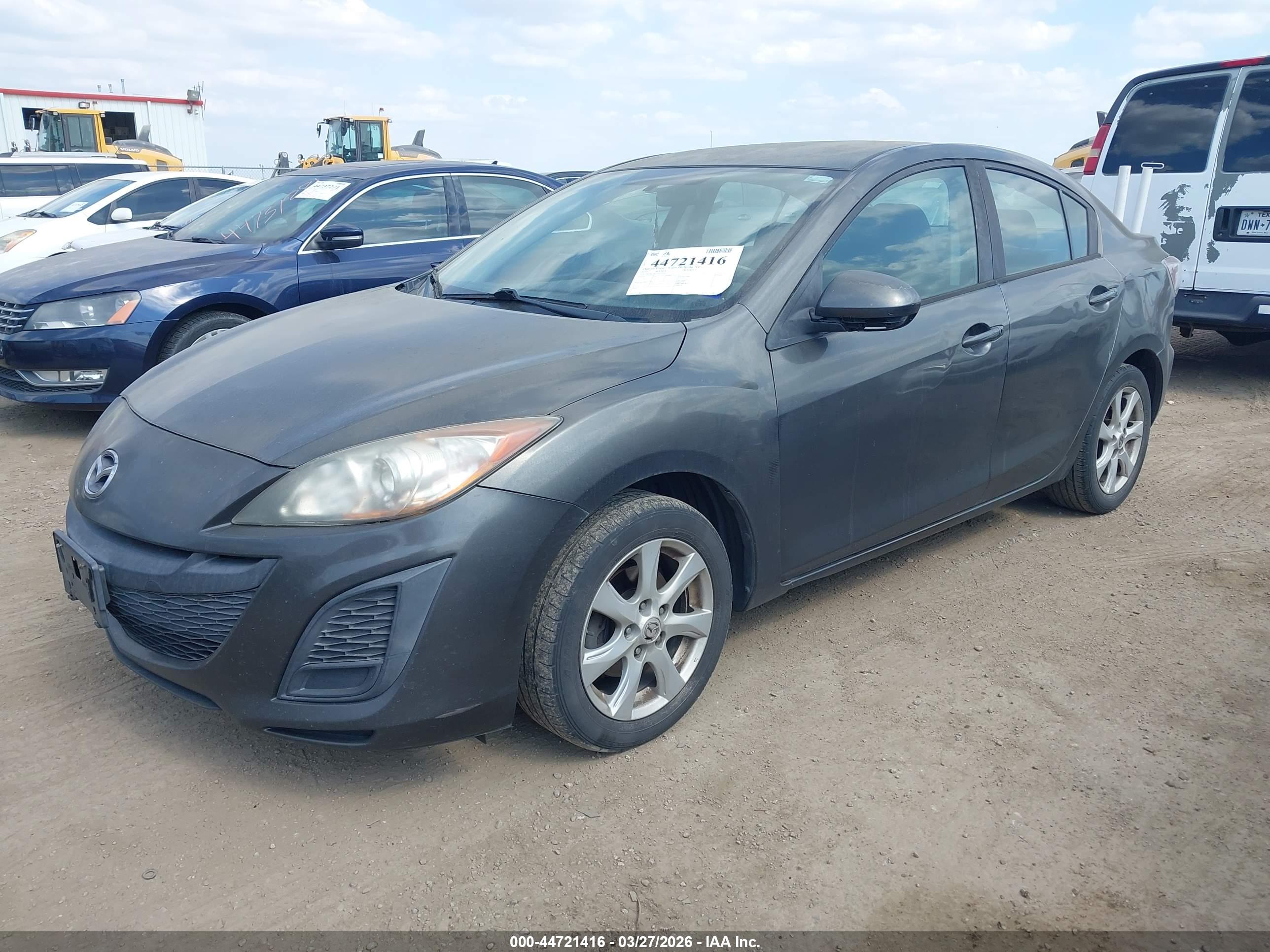 MAZDA MAZDA3 image 2
