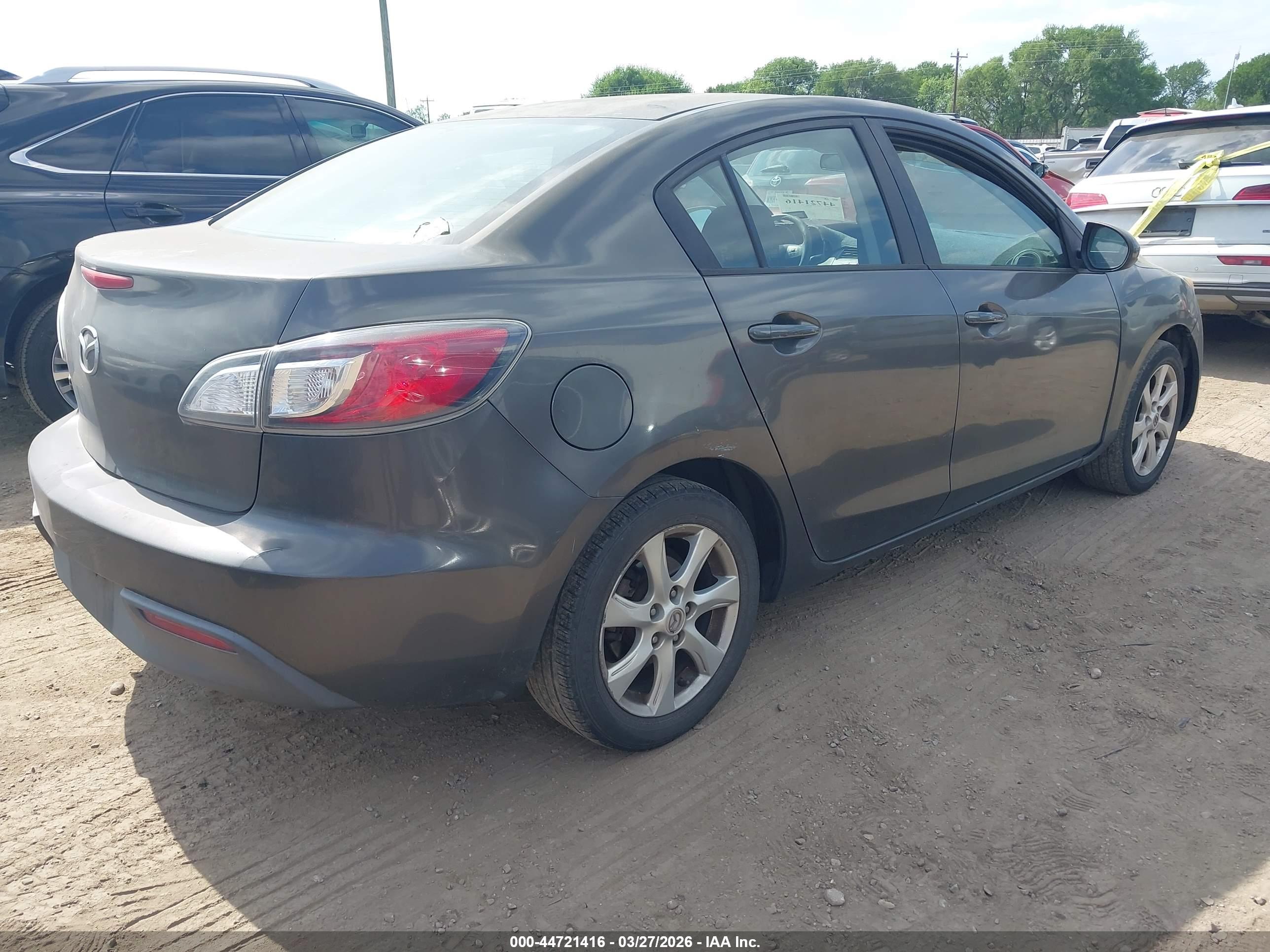 MAZDA MAZDA3 image 4