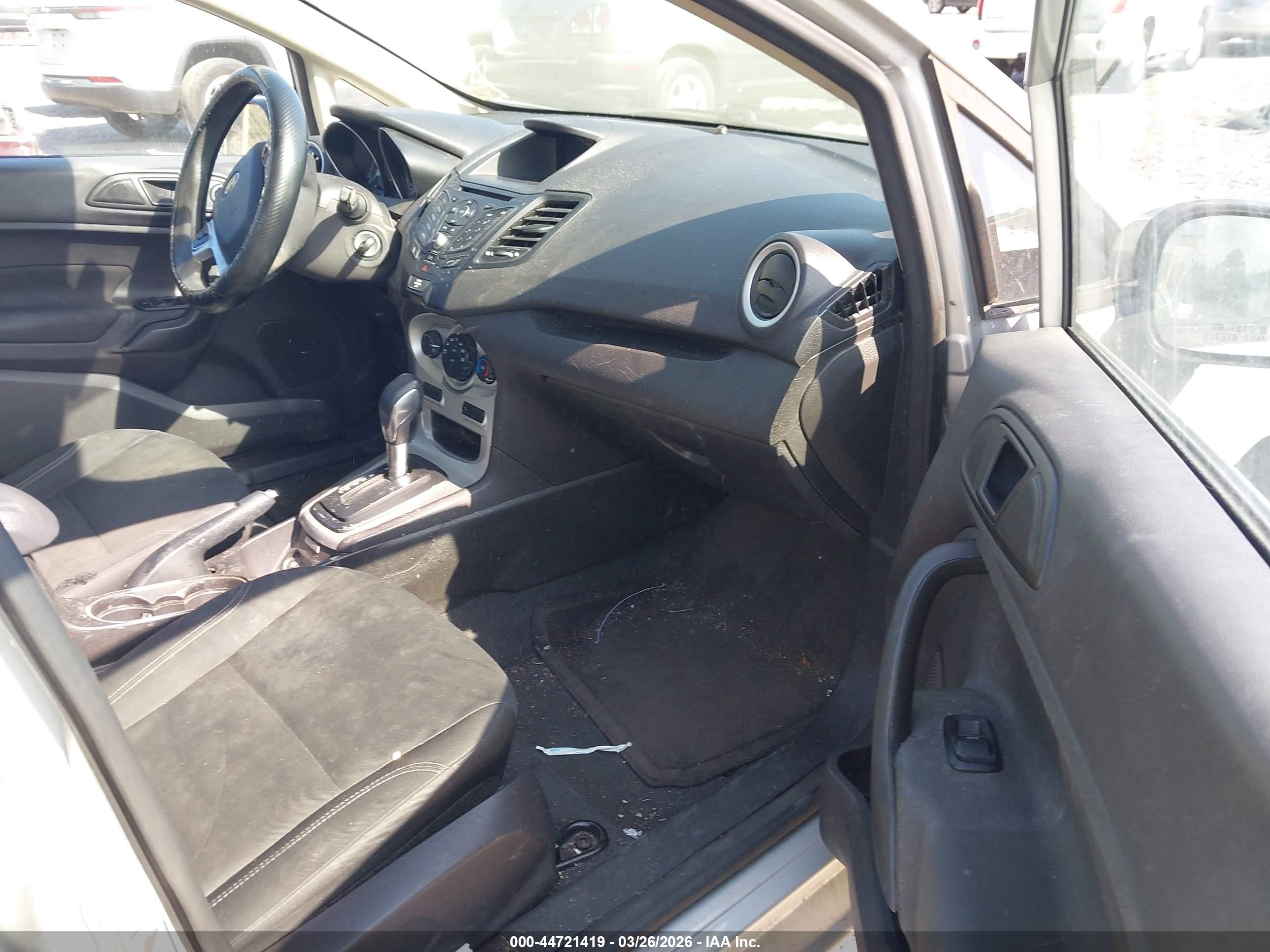 FORD FIESTA image 5