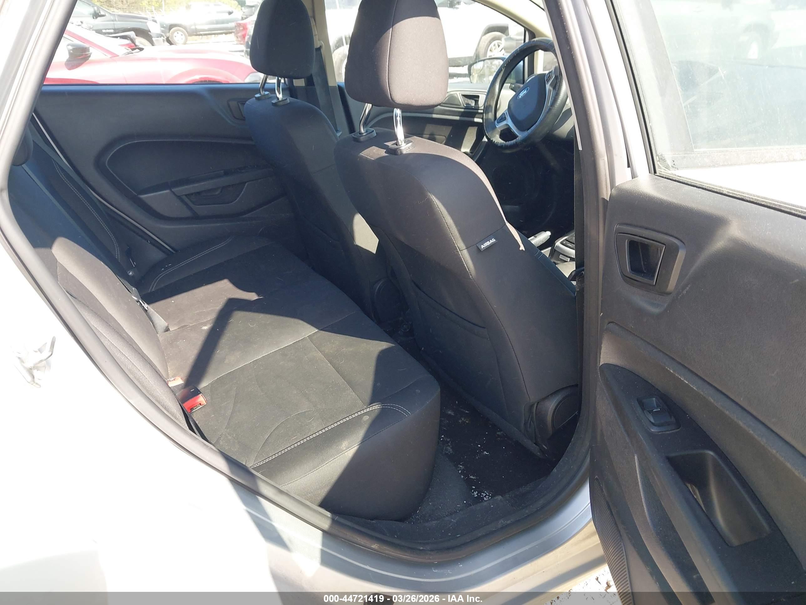 FORD FIESTA image 8
