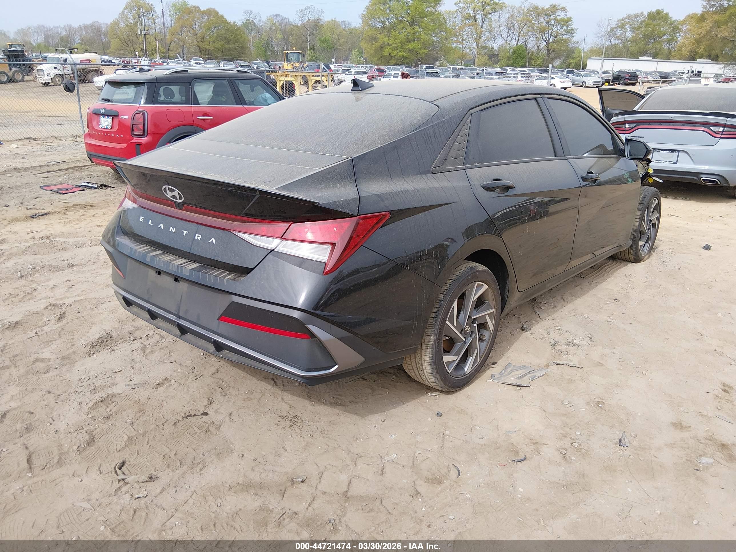 HYUNDAI ELANTRA image 4