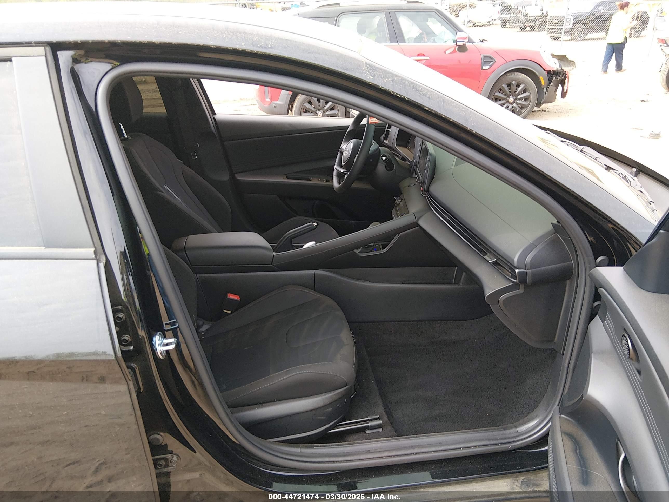 HYUNDAI ELANTRA image 5
