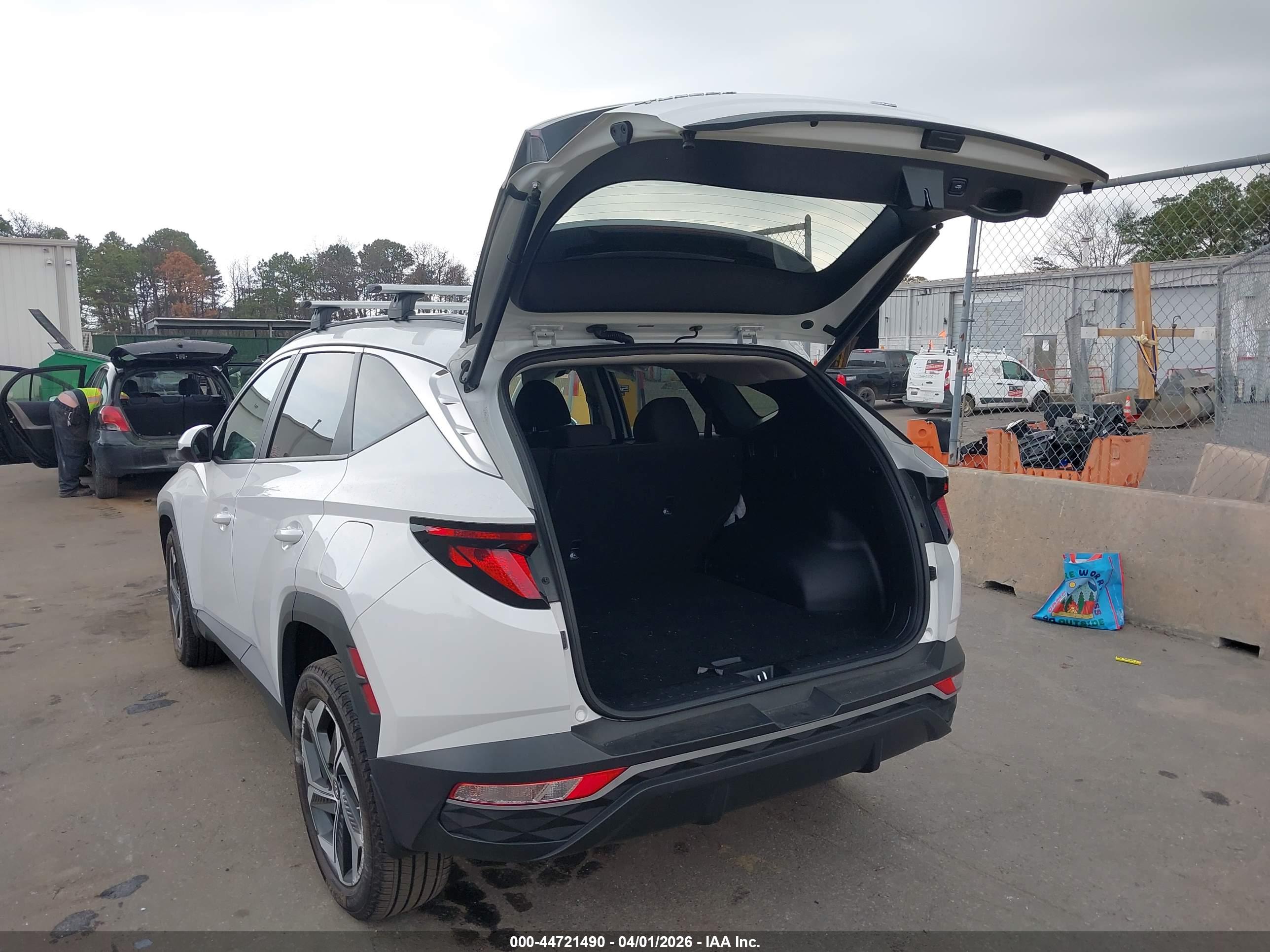 HYUNDAI TUCSON image 3