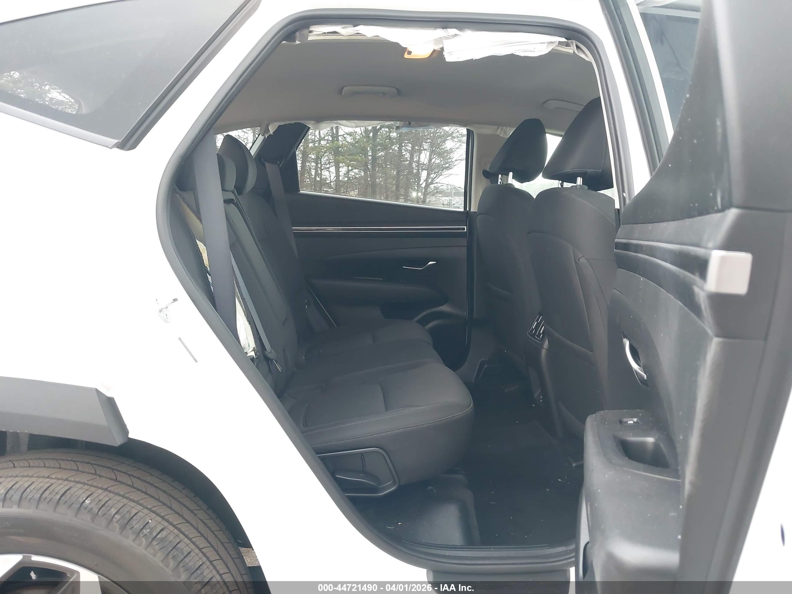 HYUNDAI TUCSON image 8