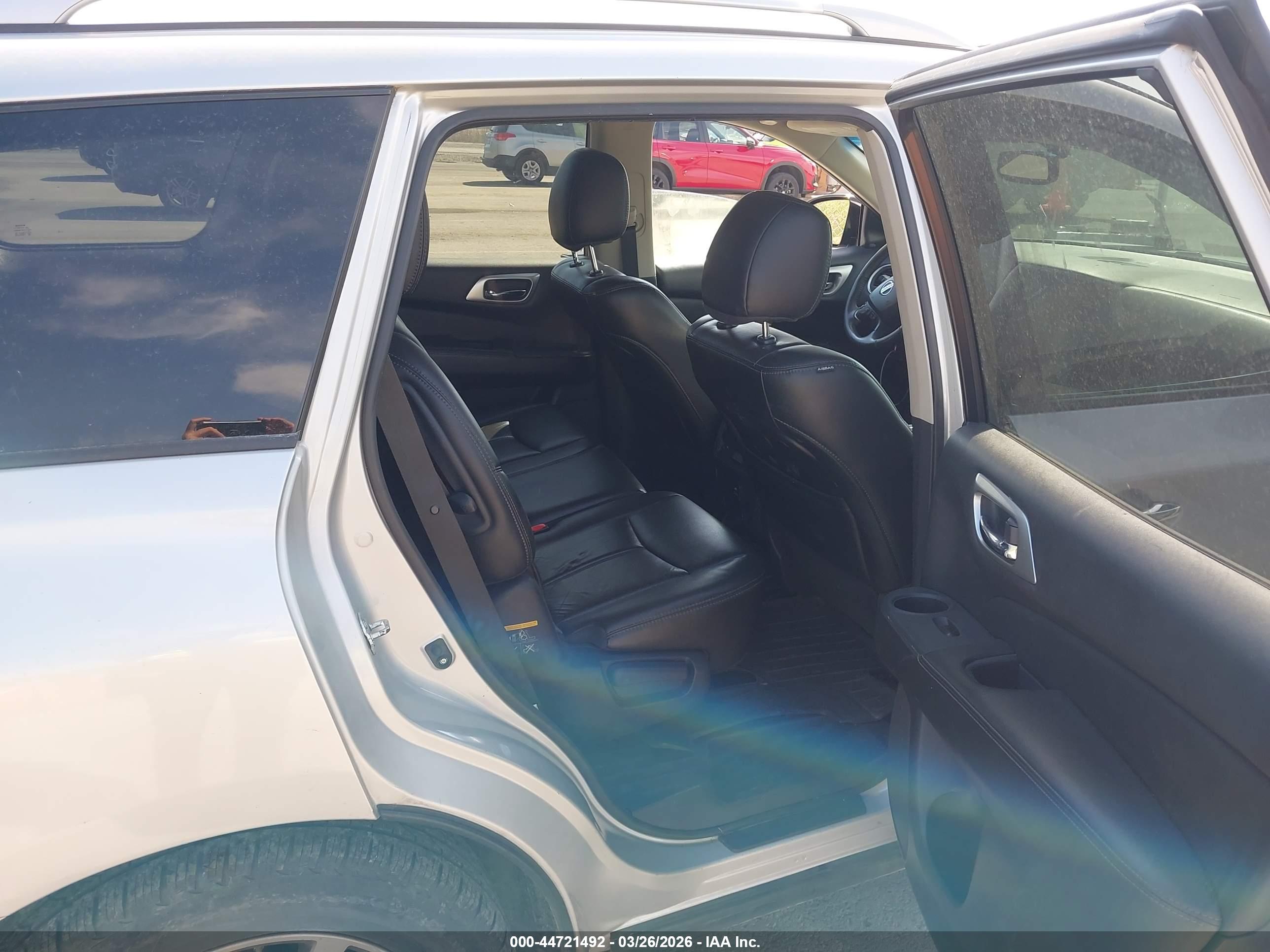 NISSAN PATHFINDER image 8