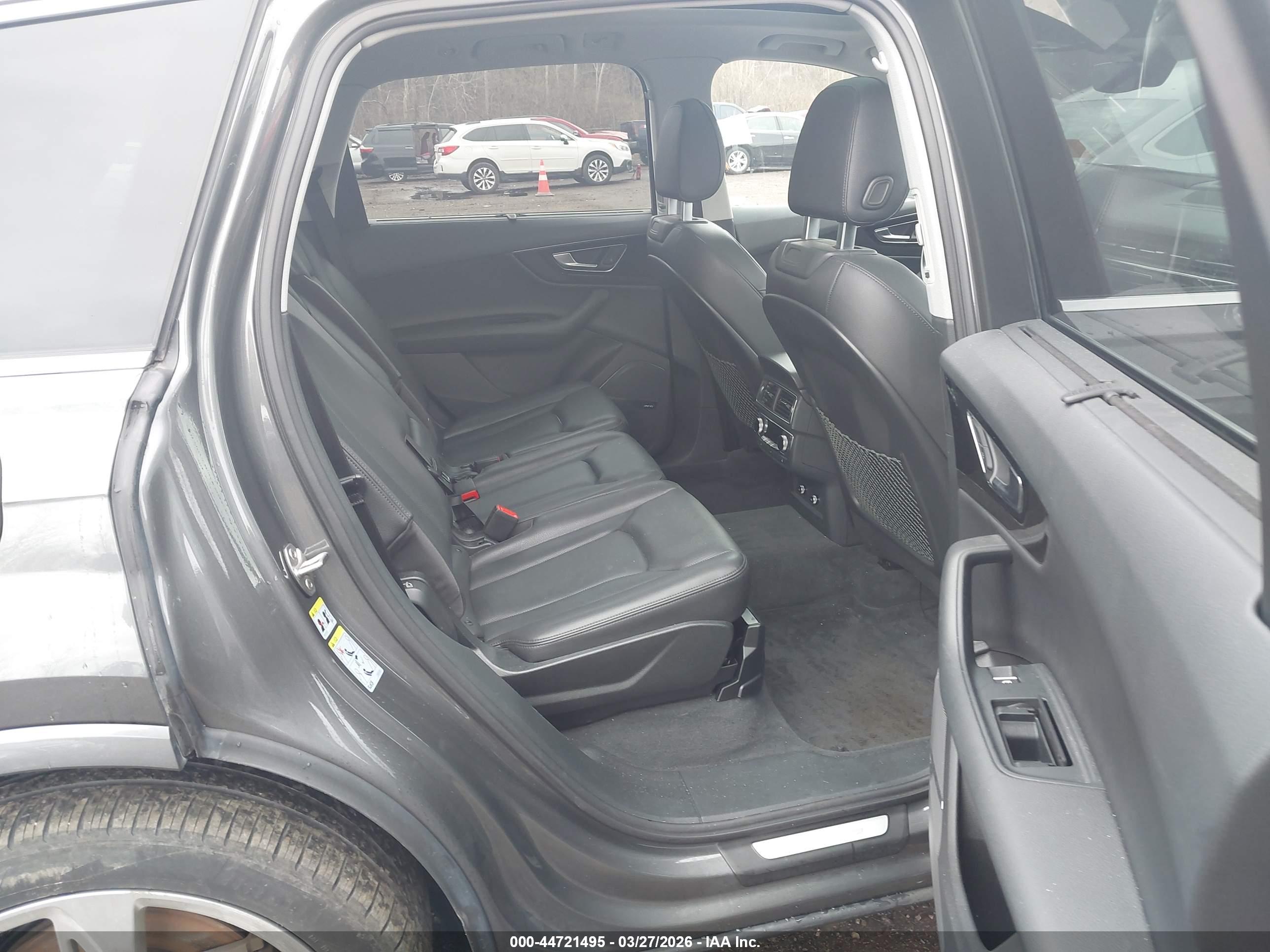AUDI Q7 image 8
