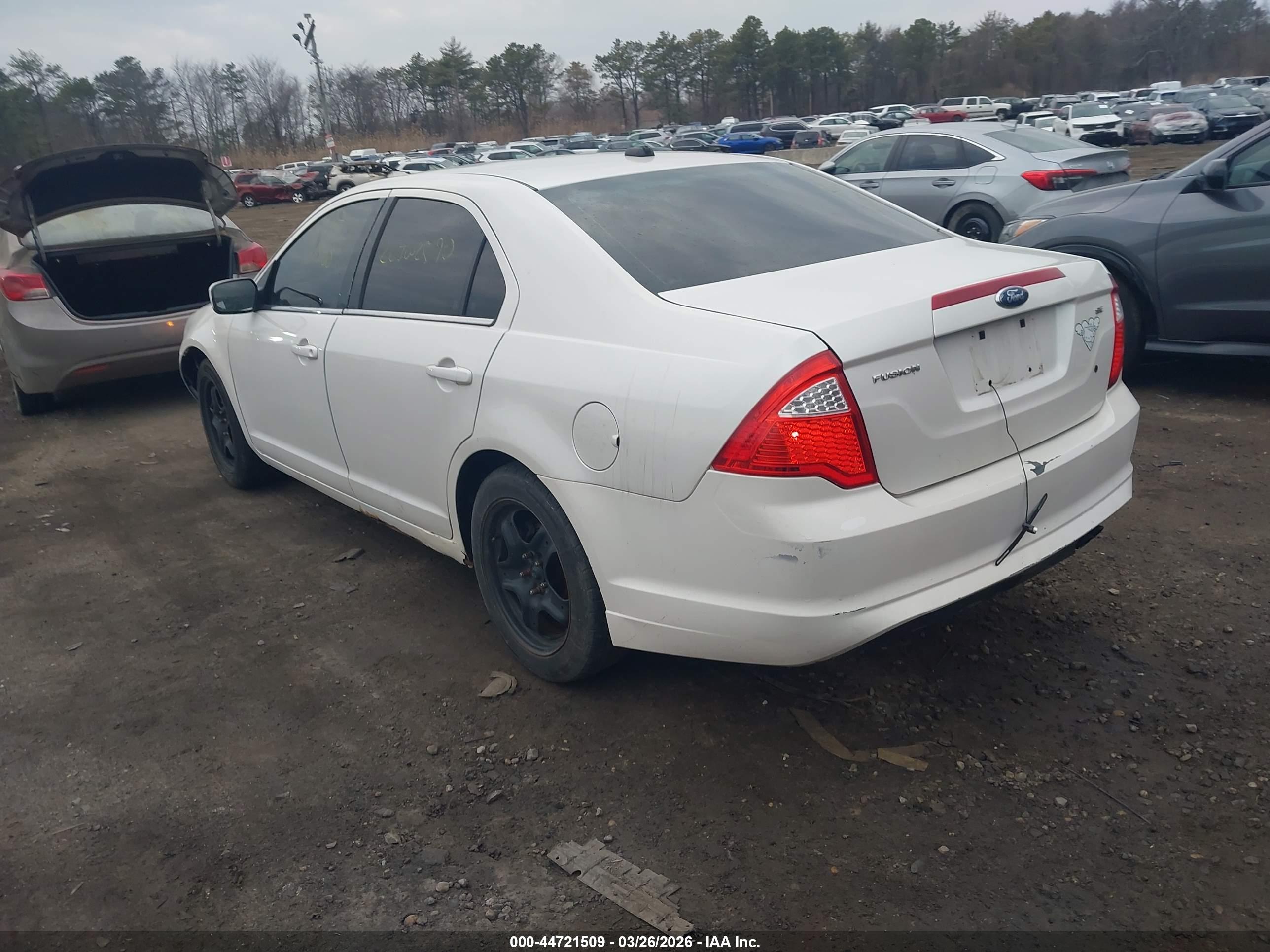 FORD FUSION image 3