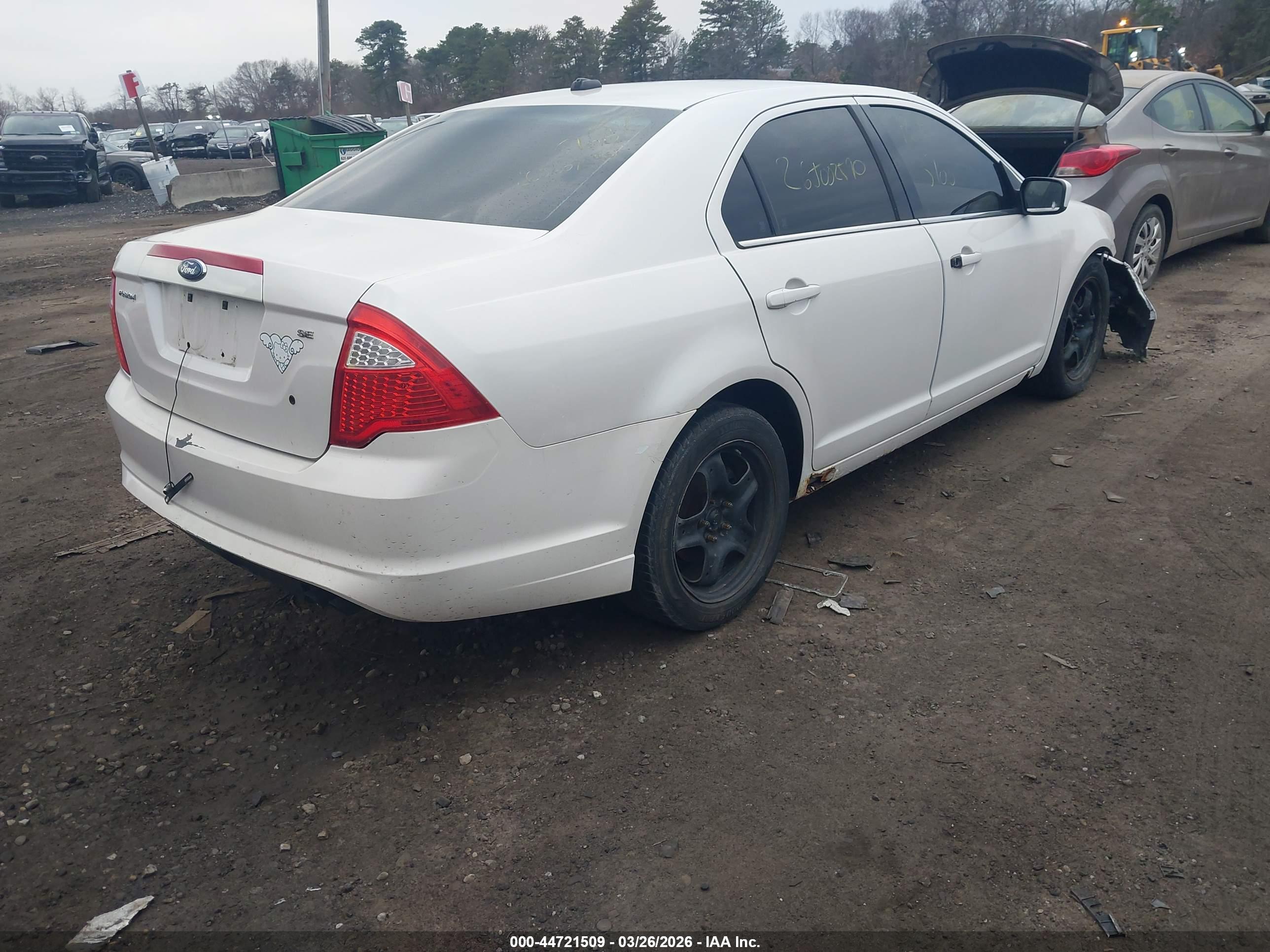 FORD FUSION image 4