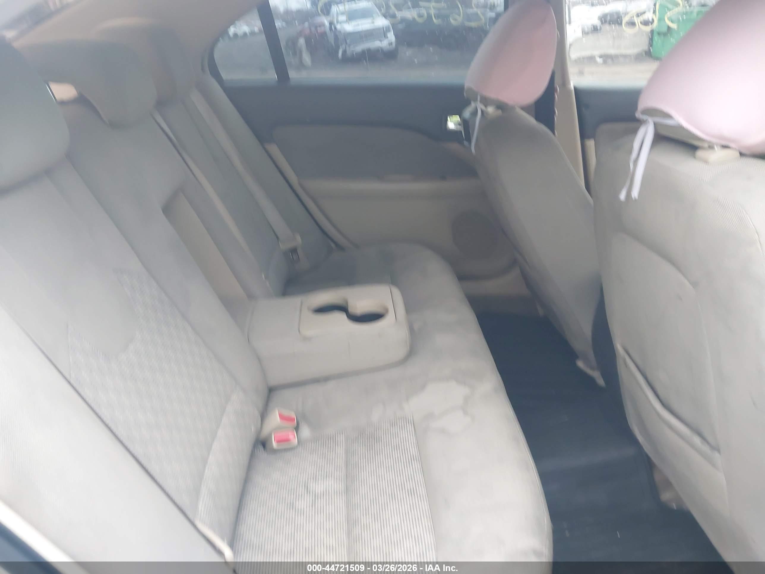 FORD FUSION image 8
