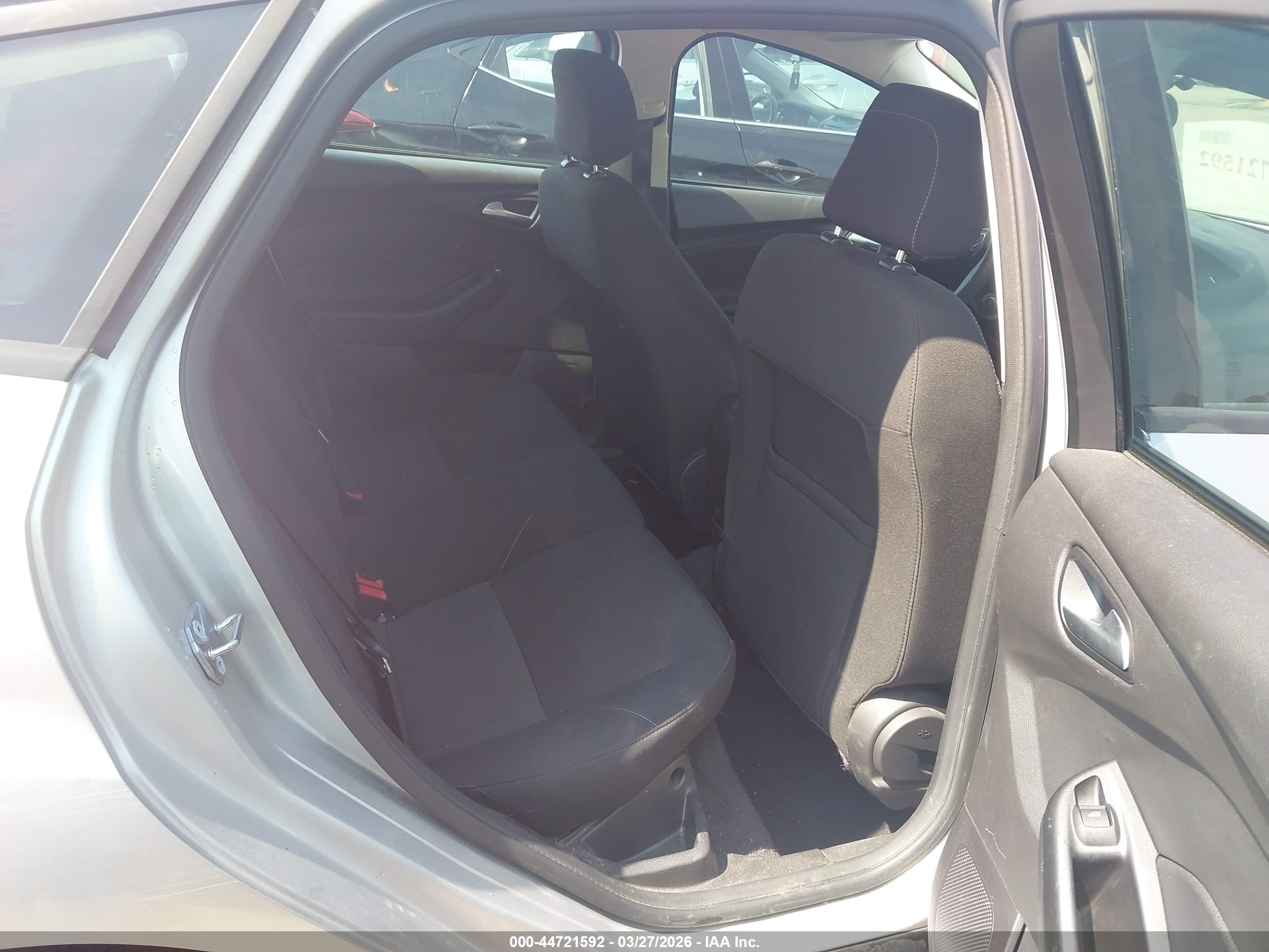 FORD FOCUS image 8