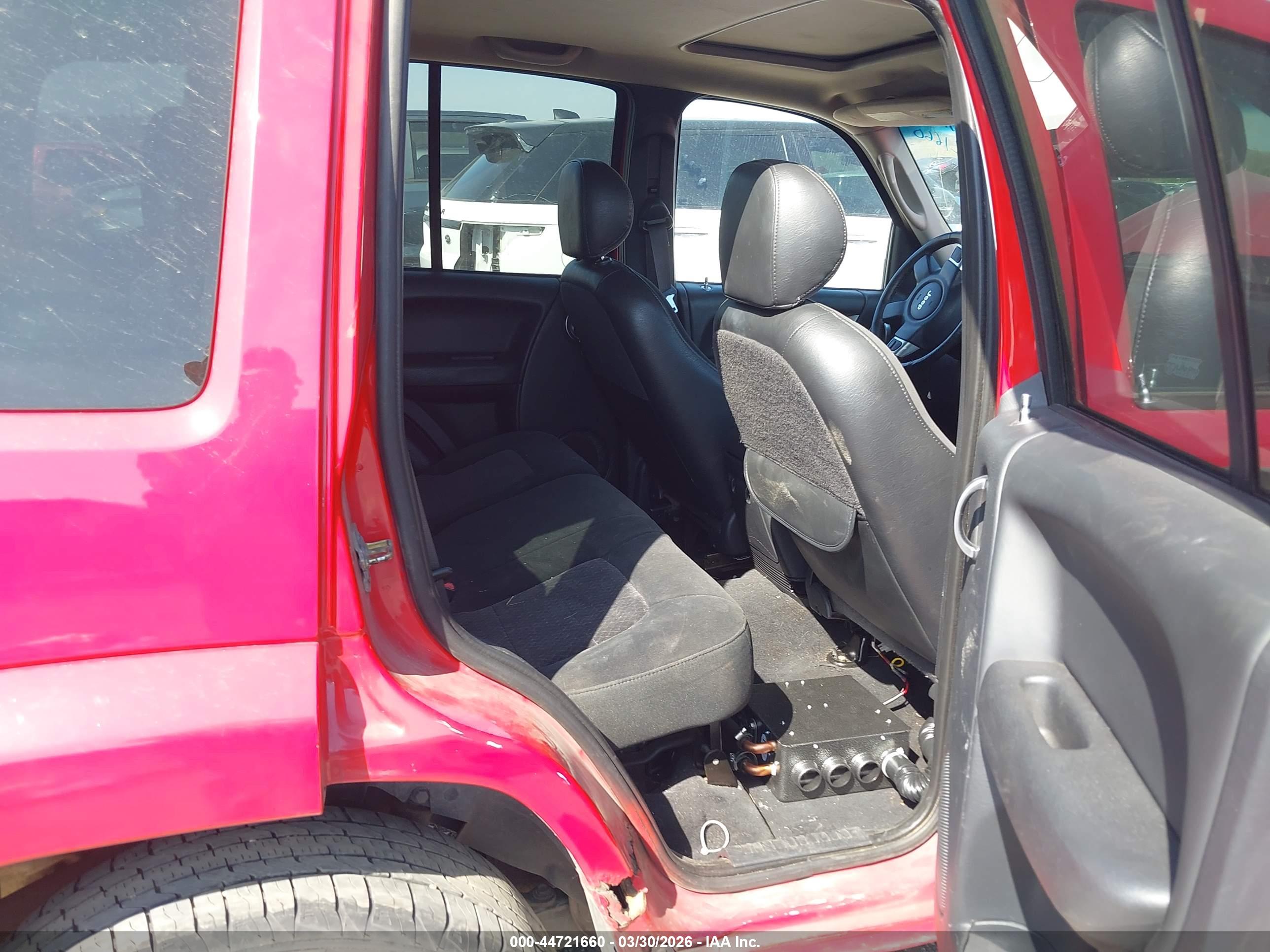 JEEP LIBERTY image 8