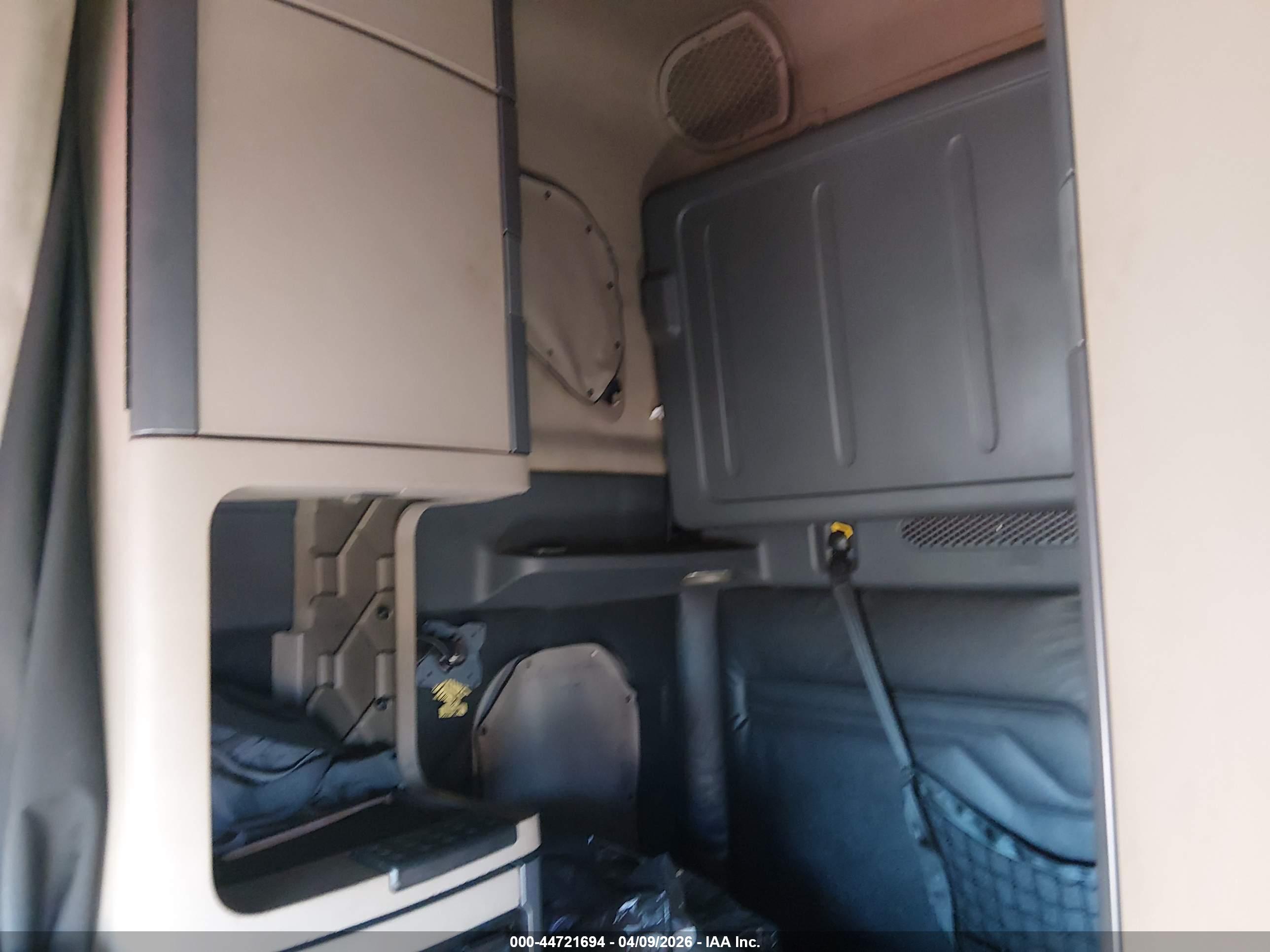 FREIGHTLINER CASCADIA image 8