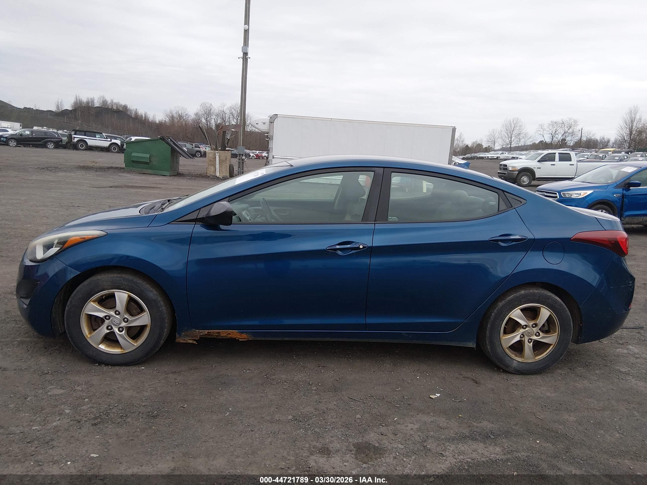 HYUNDAI ELANTRA image 6