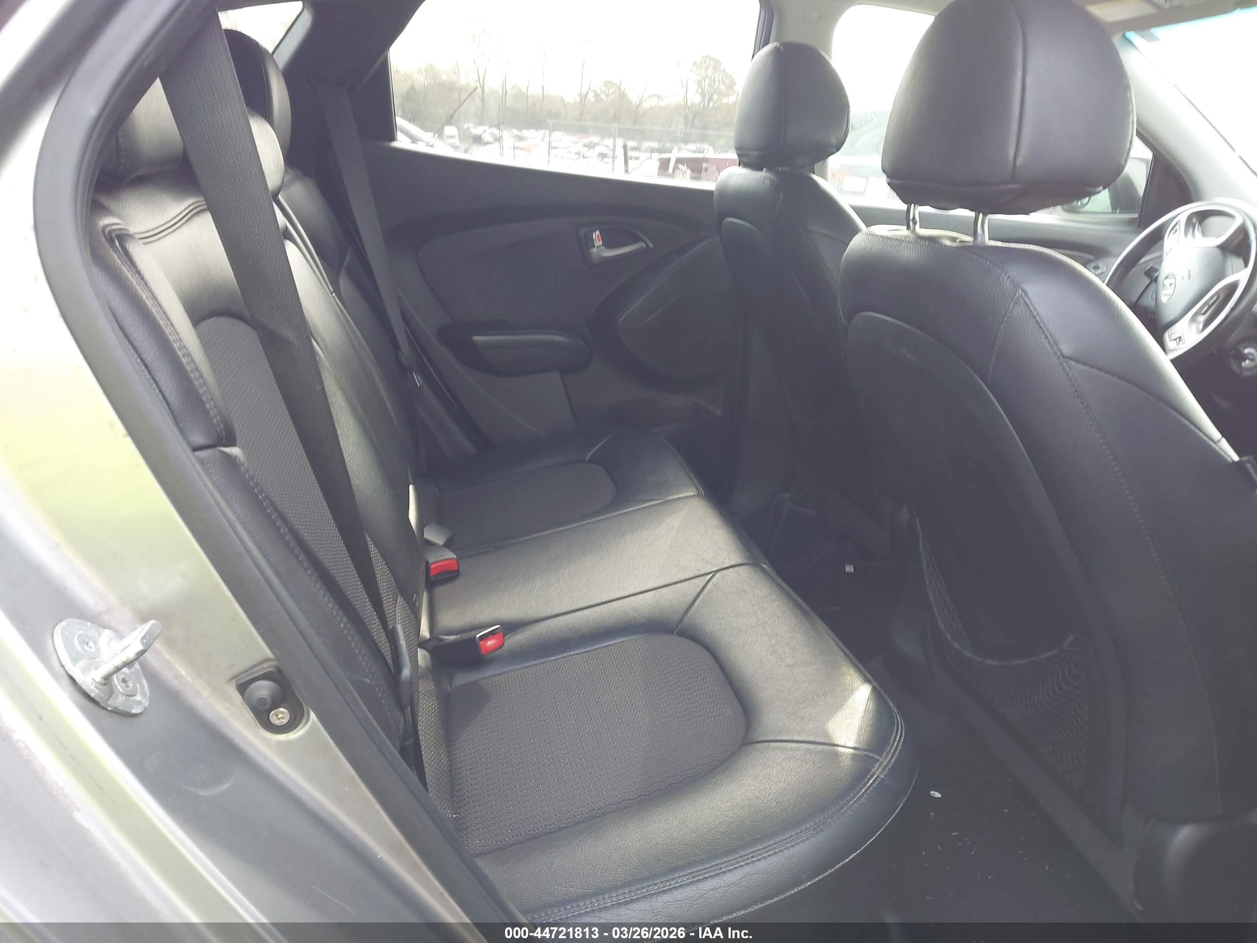 HYUNDAI TUCSON image 8
