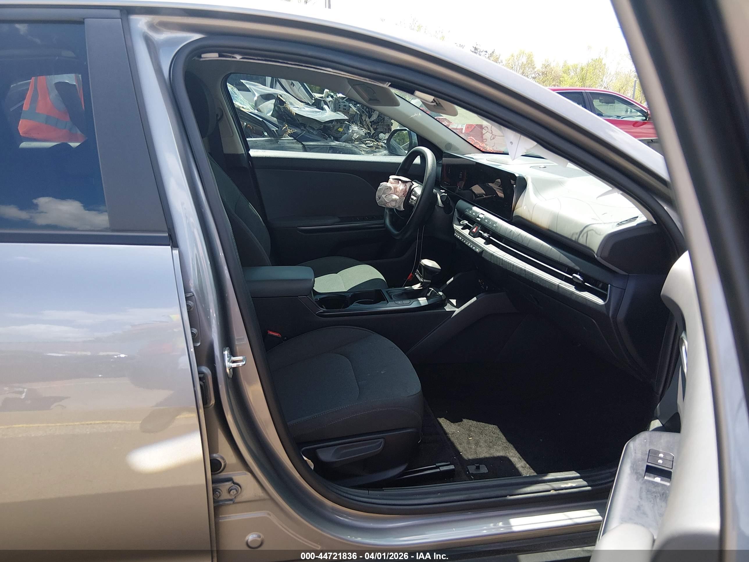 KIA K4 image 5