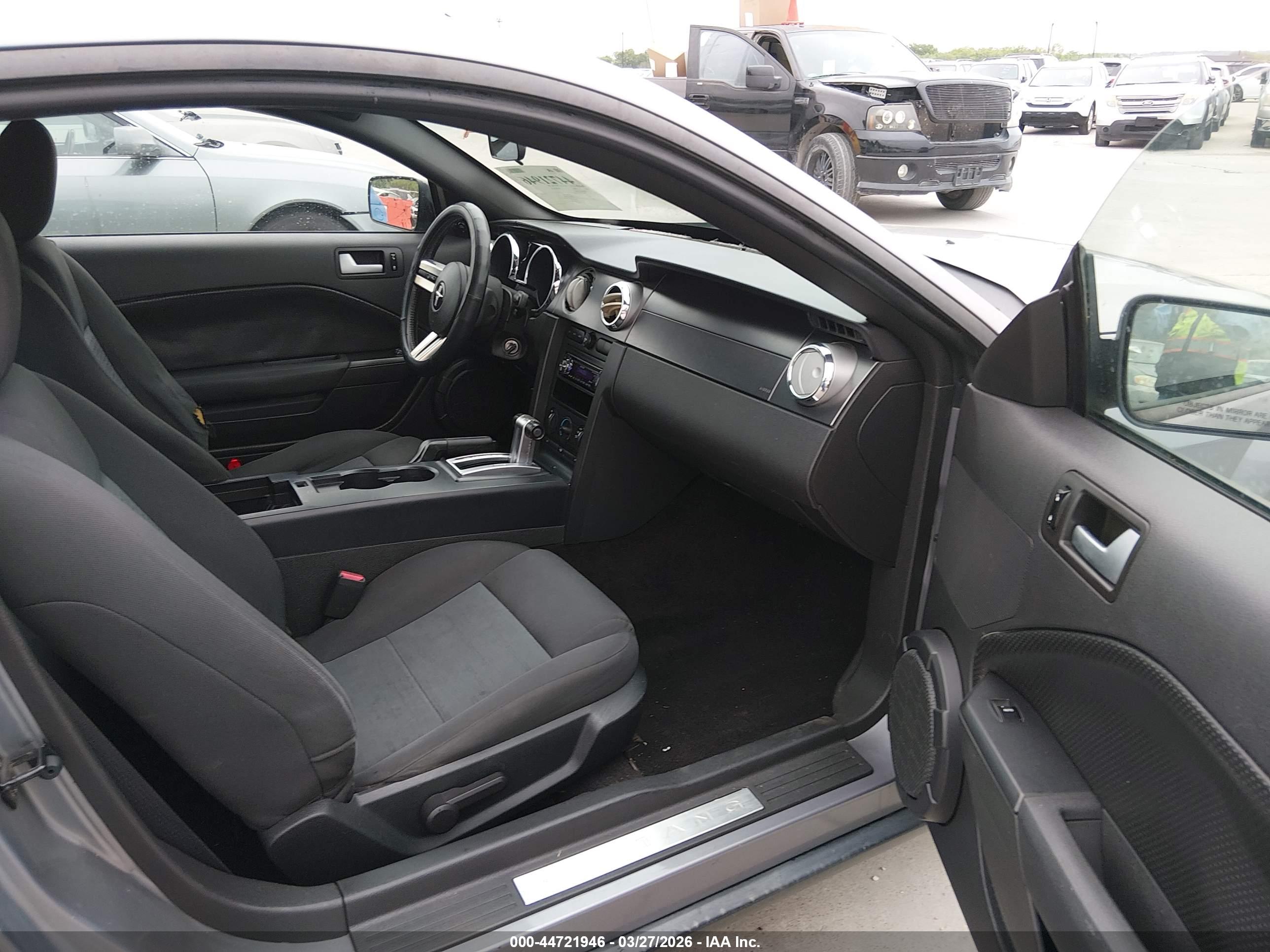 FORD MUSTANG image 5